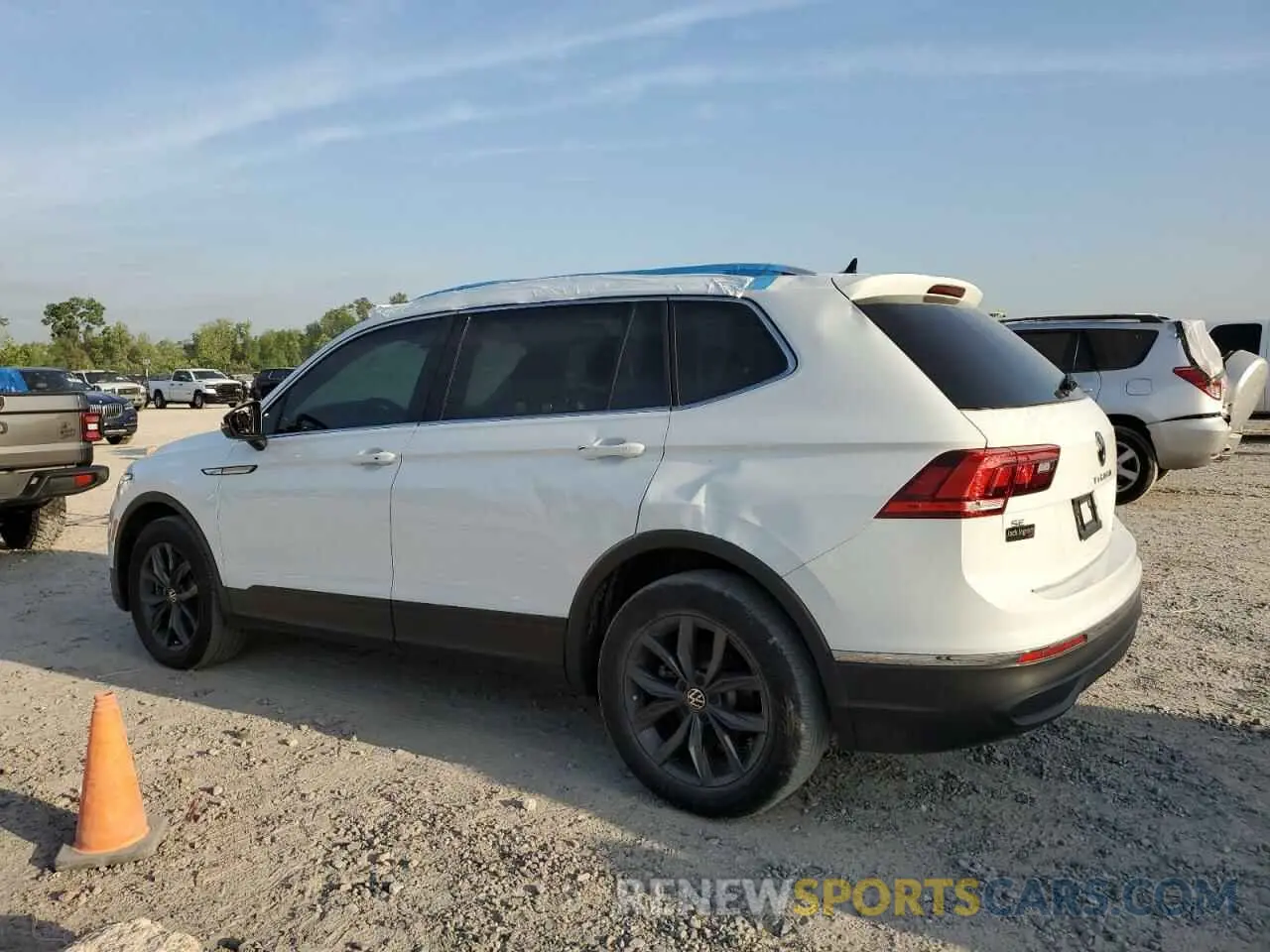 2 fotografías del automóvil dañado 3VVNB7AX8RM013904 VOLKSWAGEN TIGUAN 2024