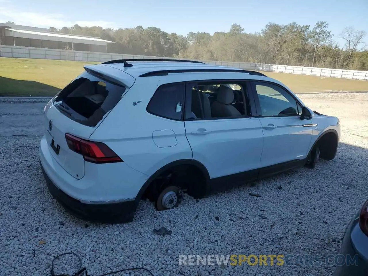 3 fotografías del automóvil dañado 3VVRB7AX0RM211572 VOLKSWAGEN TIGUAN 2024