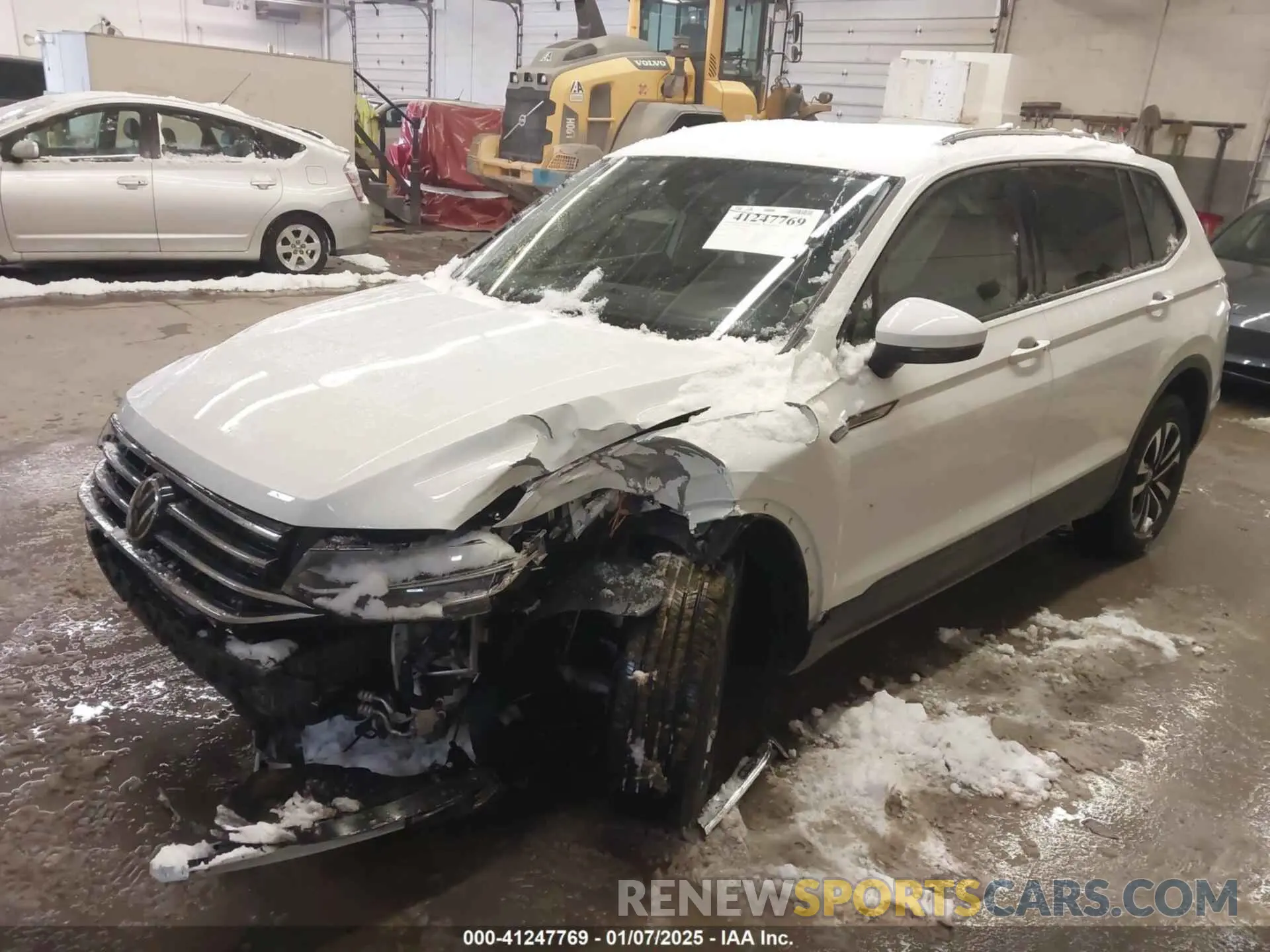 2 fotografías del automóvil dañado 3VVRB7AX1RM050617 VOLKSWAGEN TIGUAN 2024