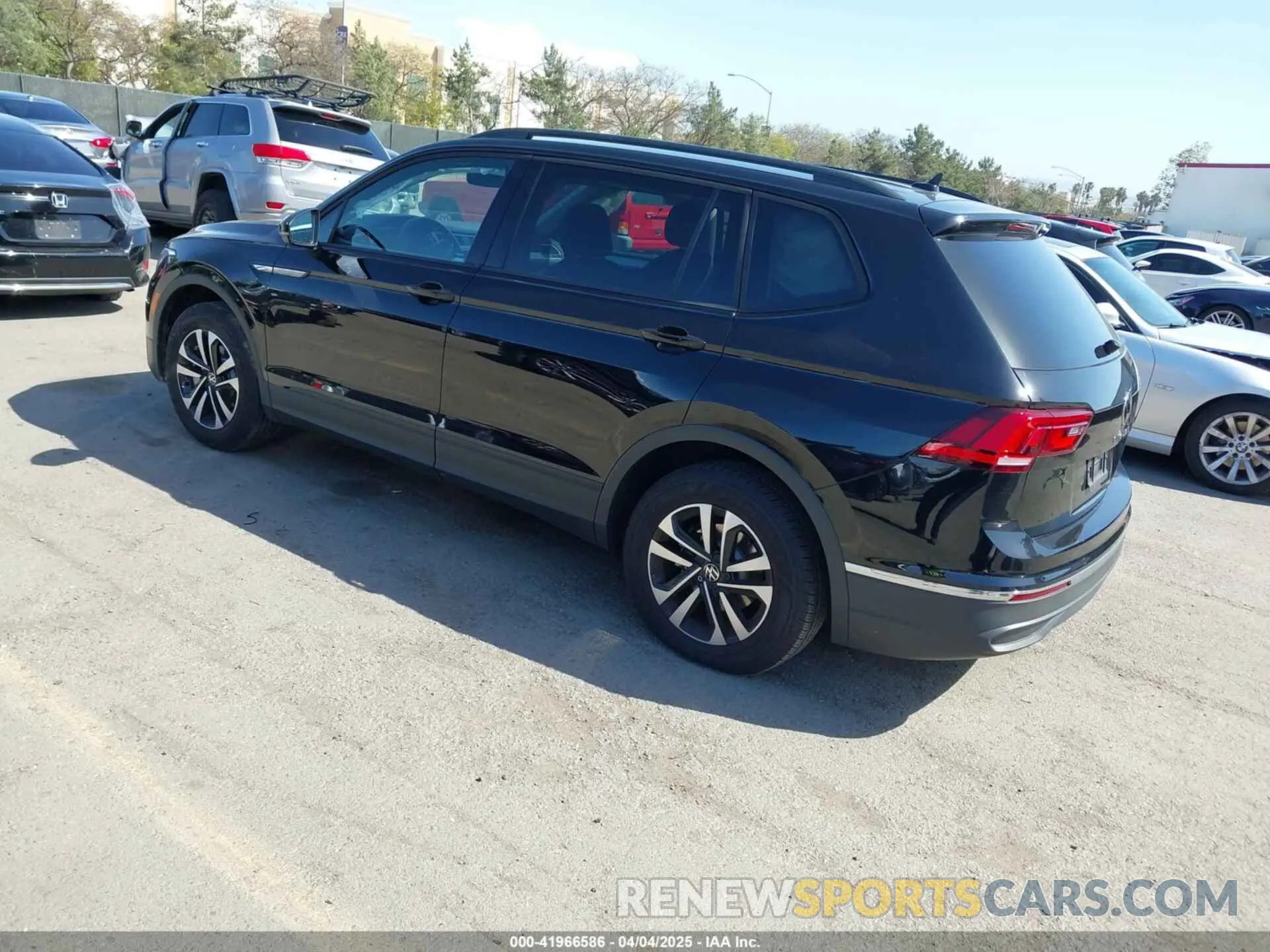 3 fotografías del automóvil dañado 3VVRB7AX1RM136302 VOLKSWAGEN TIGUAN 2024