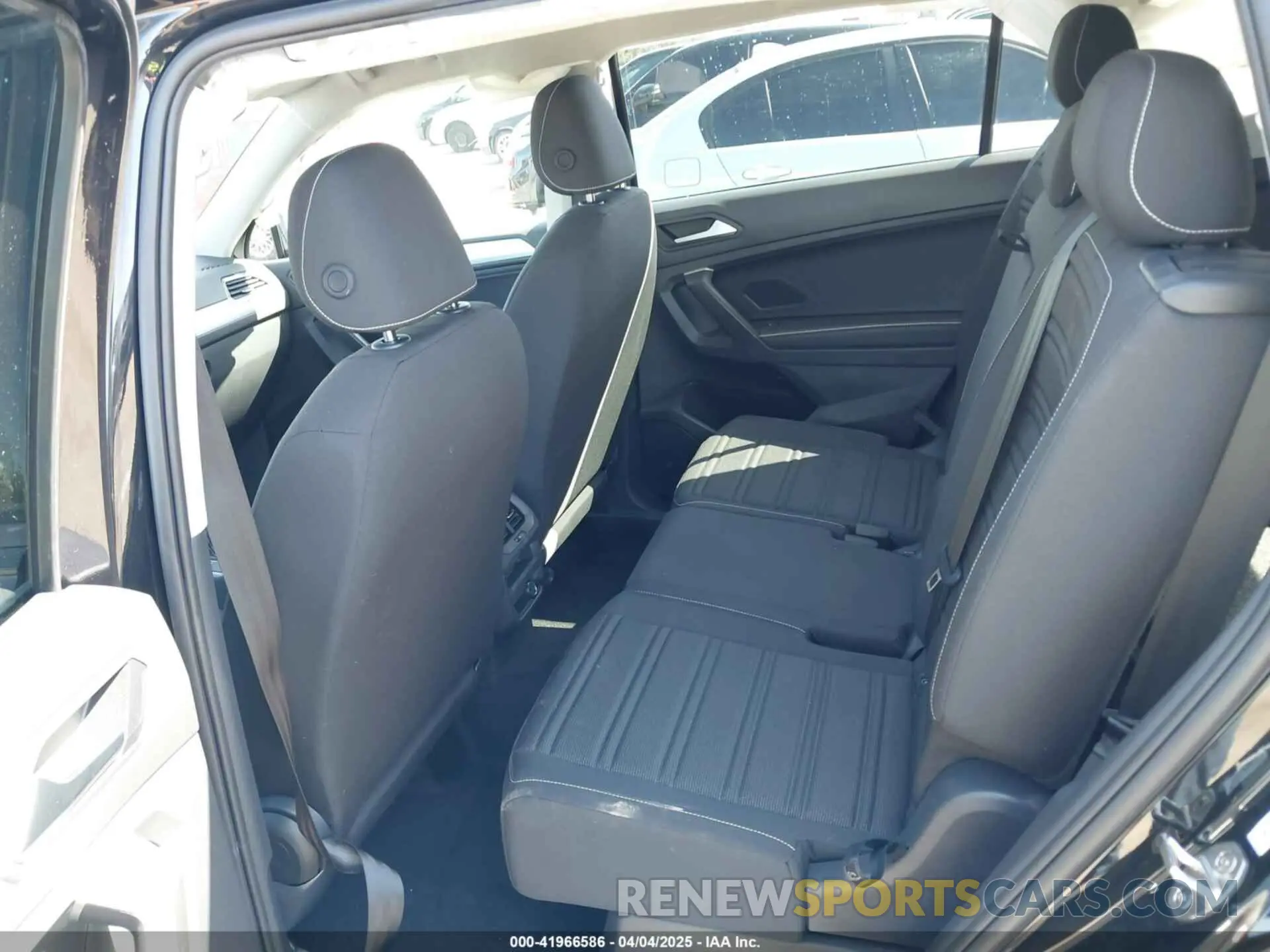 8 fotografías del automóvil dañado 3VVRB7AX1RM136302 VOLKSWAGEN TIGUAN 2024
