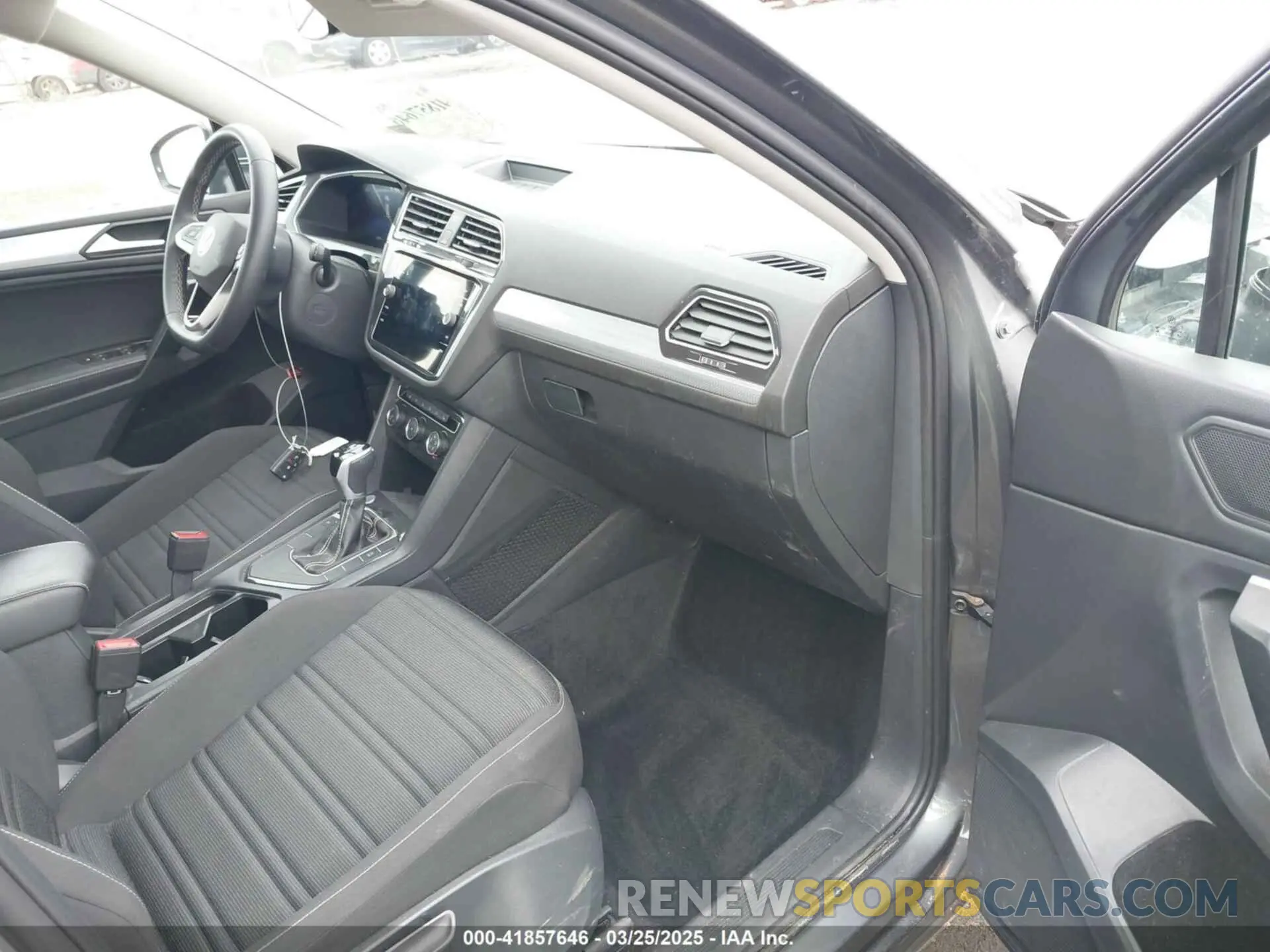 5 fotografías del automóvil dañado 3VVRB7AX8RM111008 VOLKSWAGEN TIGUAN 2024