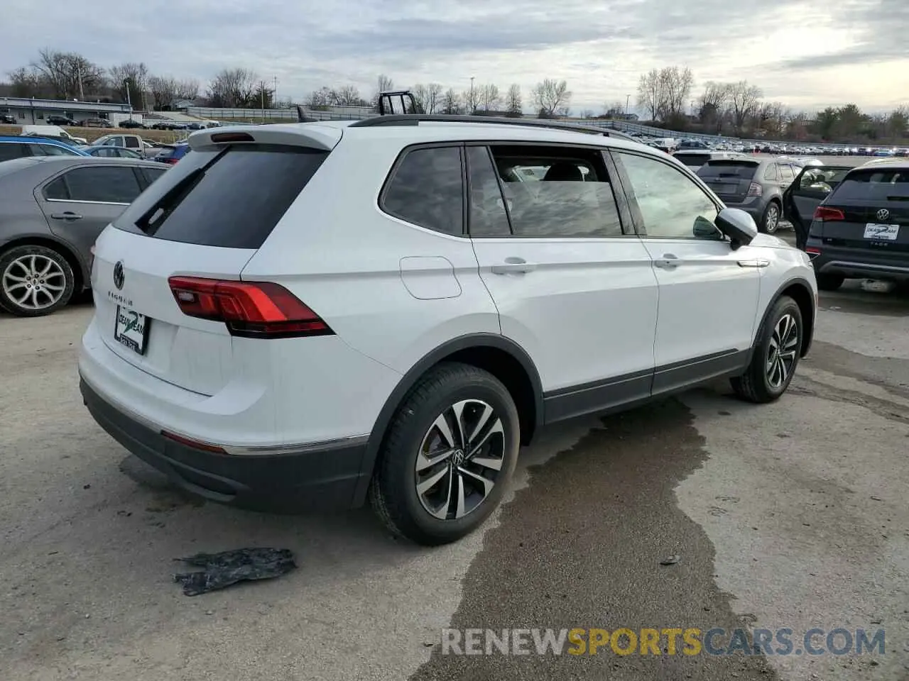 3 fotografías del automóvil dañado 3VVRB7AX8RM189529 VOLKSWAGEN TIGUAN 2024