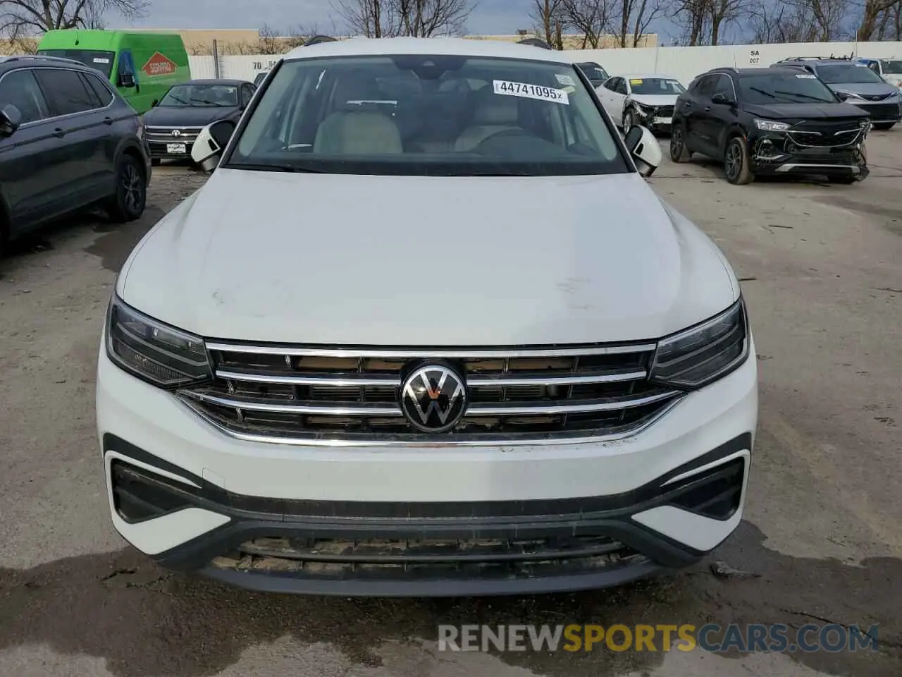 5 fotografías del automóvil dañado 3VVRB7AX8RM189529 VOLKSWAGEN TIGUAN 2024
