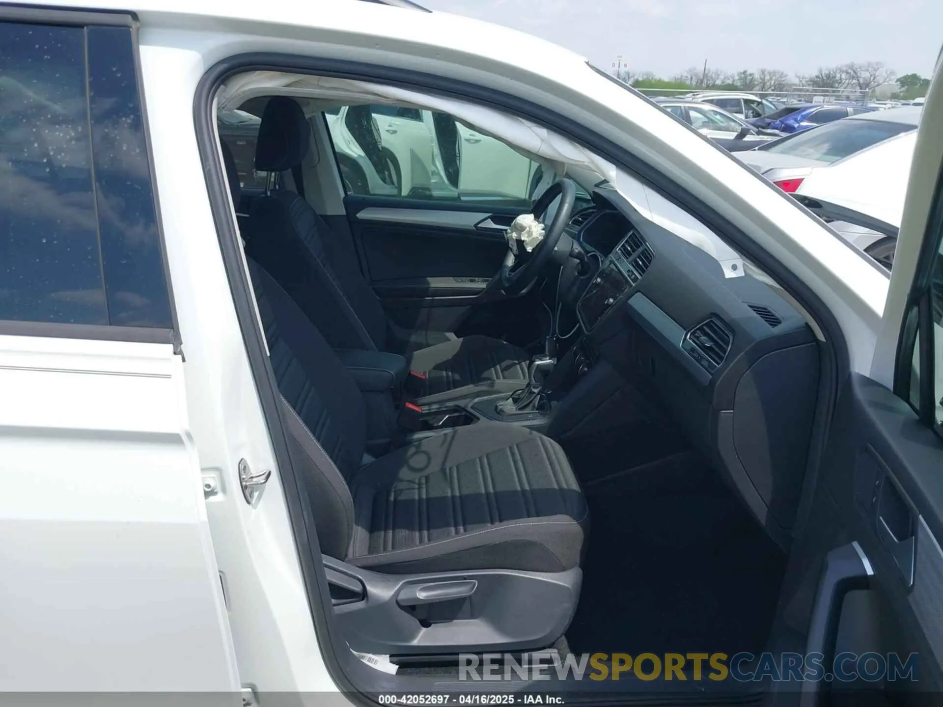 5 fotografías del automóvil dañado 3VVRB7AXXRM105923 VOLKSWAGEN TIGUAN 2024