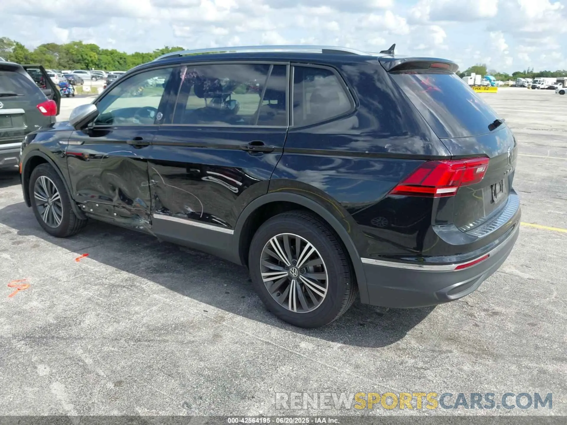 3 fotografías del automóvil dañado 3VVTB7AX9RM218526 VOLKSWAGEN TIGUAN 2024