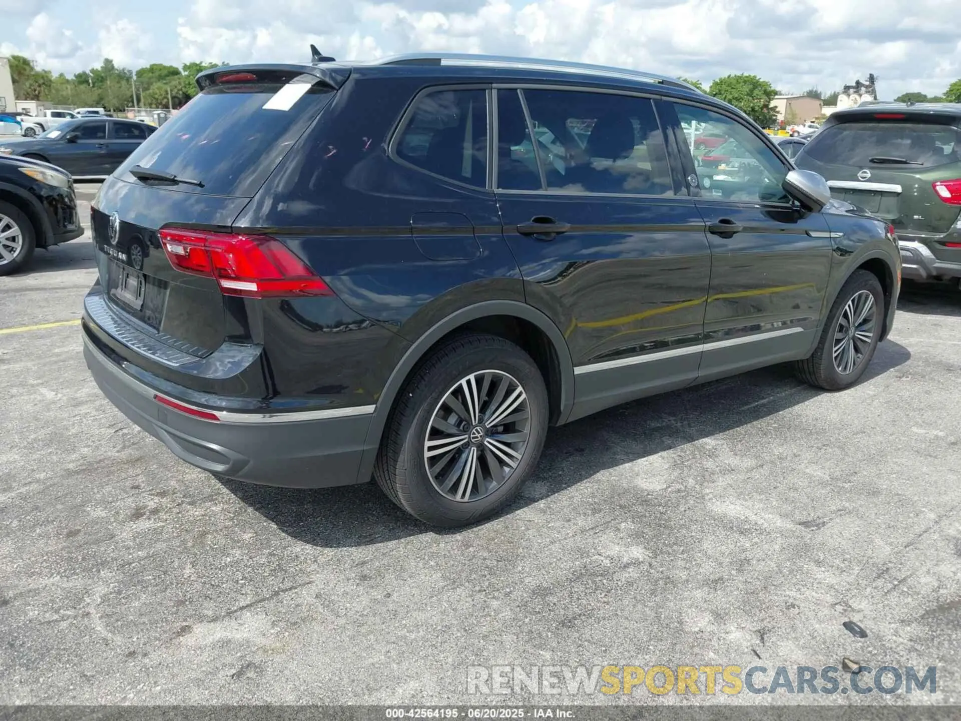 4 fotografías del automóvil dañado 3VVTB7AX9RM218526 VOLKSWAGEN TIGUAN 2024