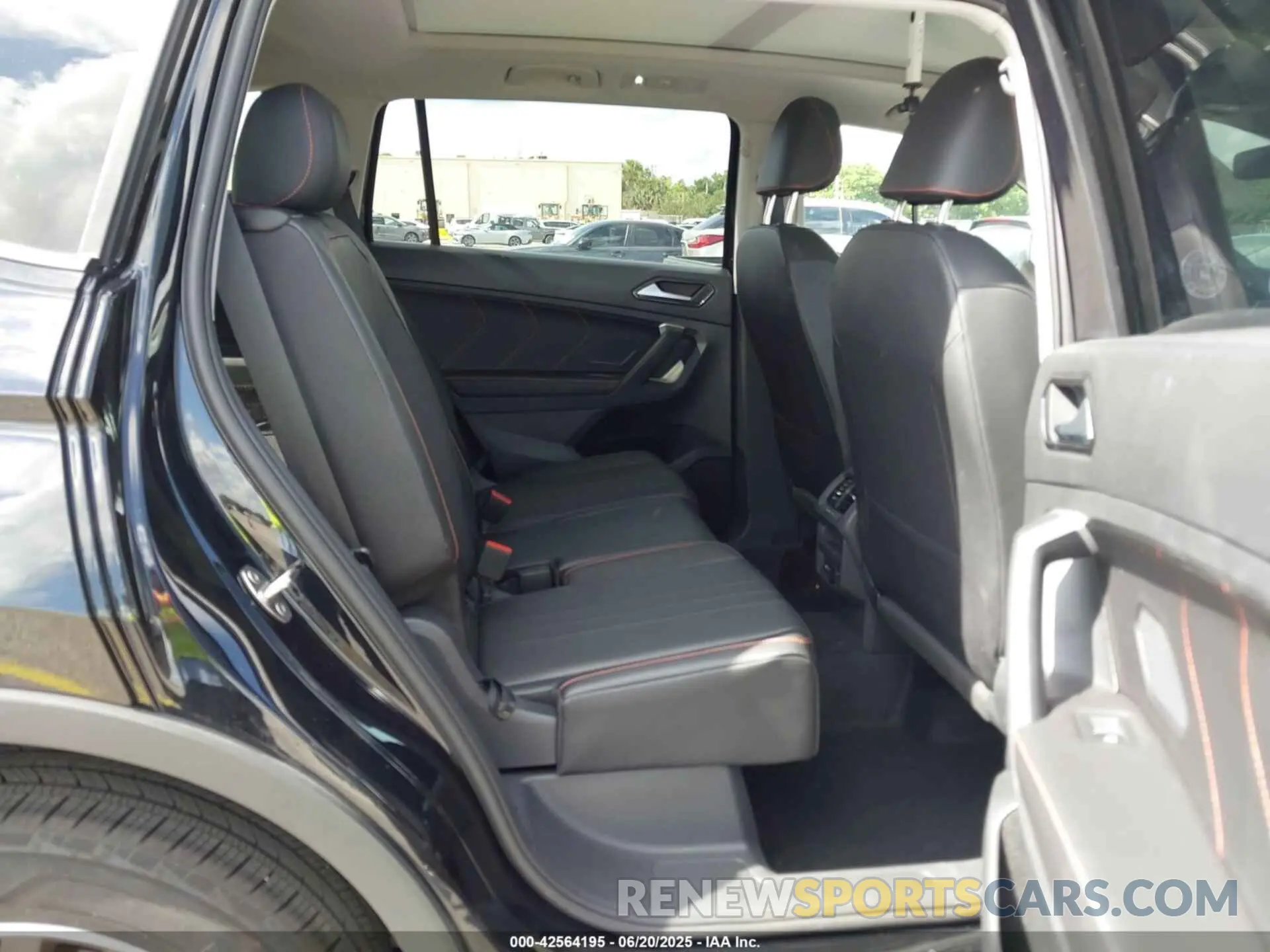 8 fotografías del automóvil dañado 3VVTB7AX9RM218526 VOLKSWAGEN TIGUAN 2024