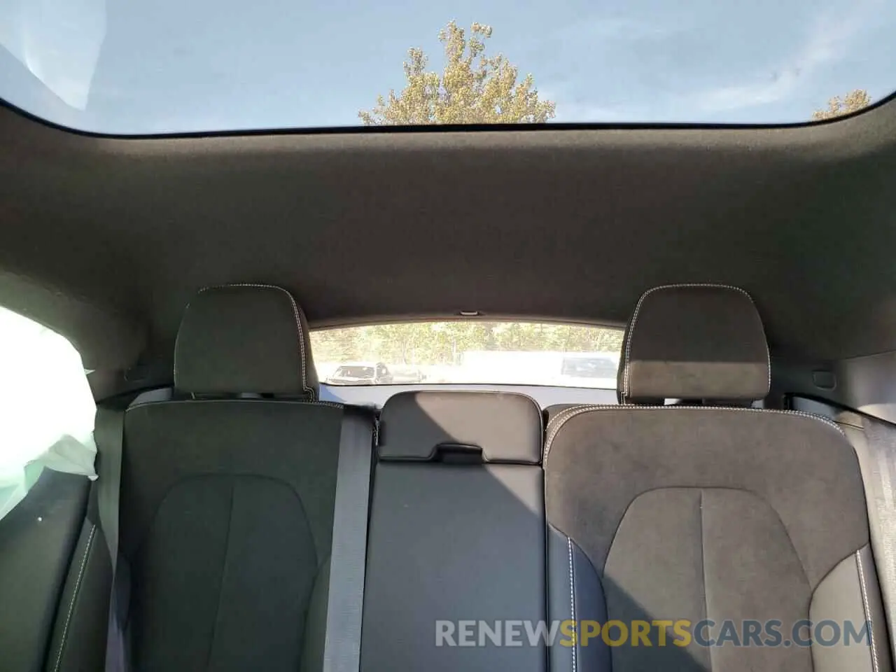 10 fotografías del automóvil dañado YV4ED3GL0P2038254 VOLVO C40 RECHAR 2023