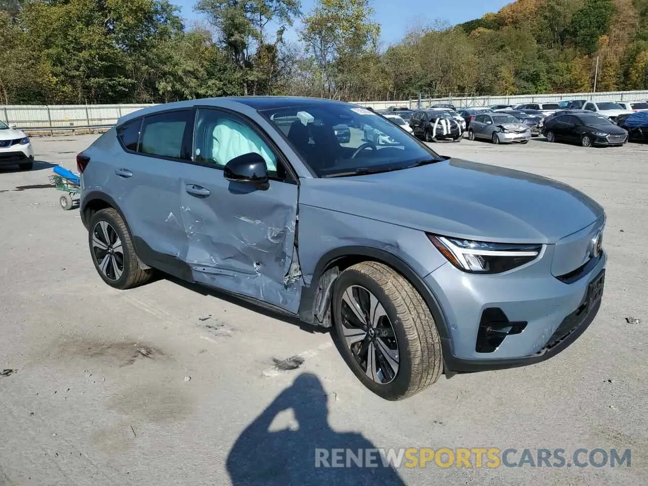 4 fotografías del automóvil dañado YV4ED3GL0P2038254 VOLVO C40 RECHAR 2023