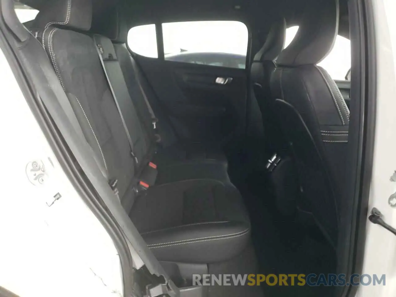 11 fotografías del automóvil dañado YV4ED3GL1P2036268 VOLVO C40 RECHAR 2023