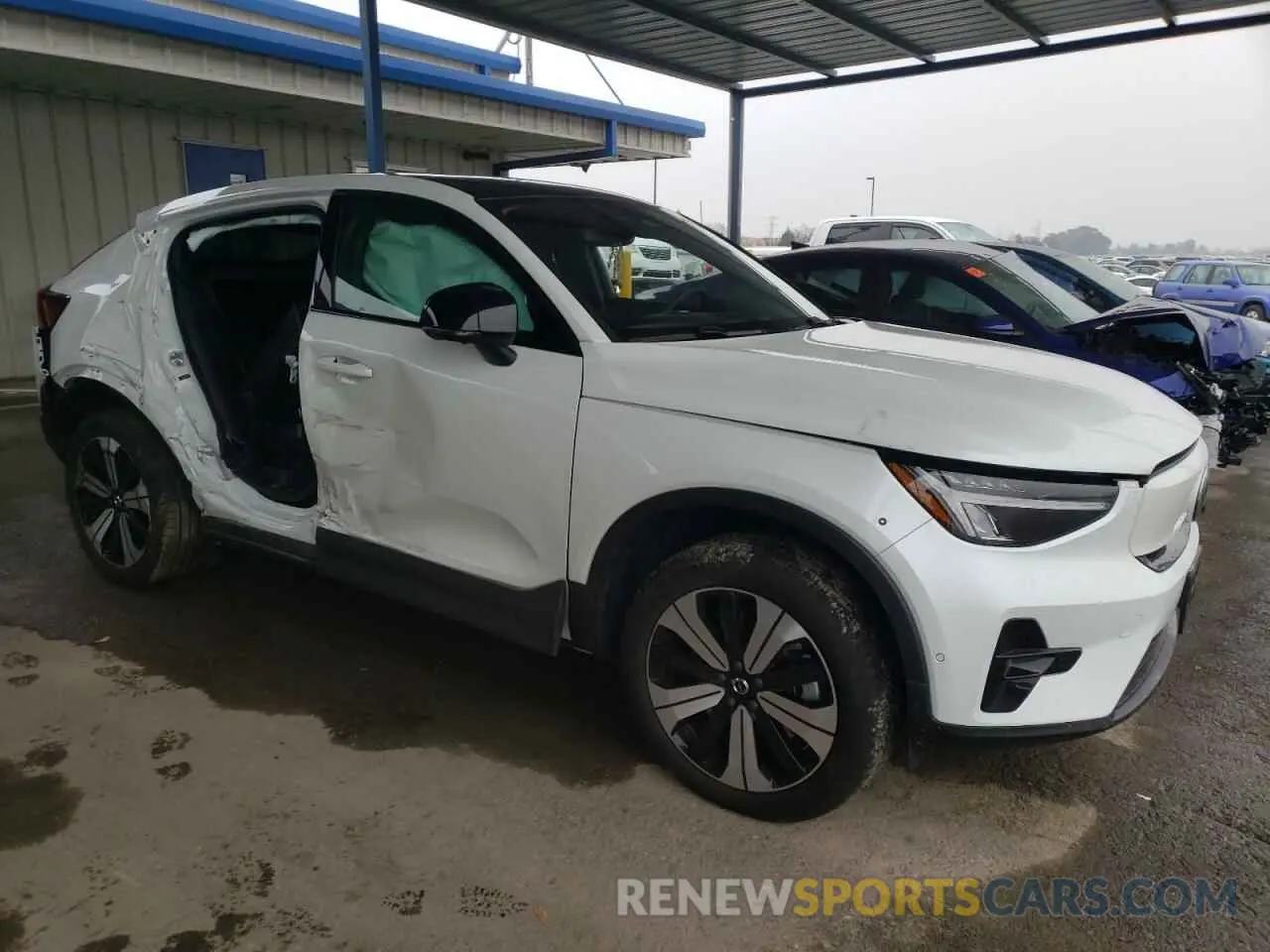 4 fotografías del automóvil dañado YV4ED3GL1P2036268 VOLVO C40 RECHAR 2023
