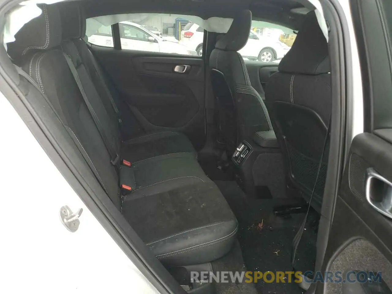 10 fotografías del automóvil dañado YV4ED3GL8P2056789 VOLVO C40 RECHAR 2023