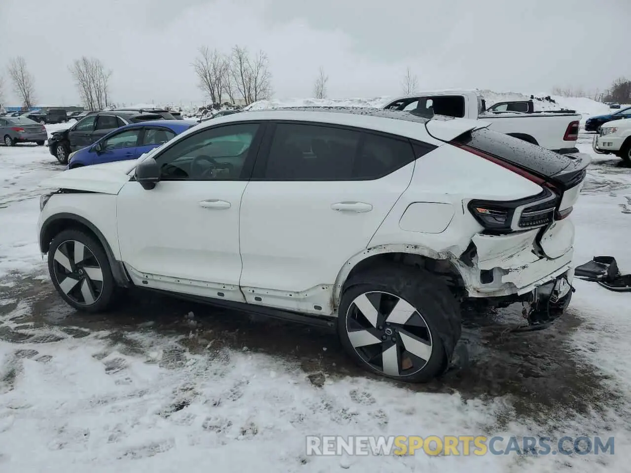 2 fotografías del automóvil dañado YV4ED3GL8P2056789 VOLVO C40 RECHAR 2023