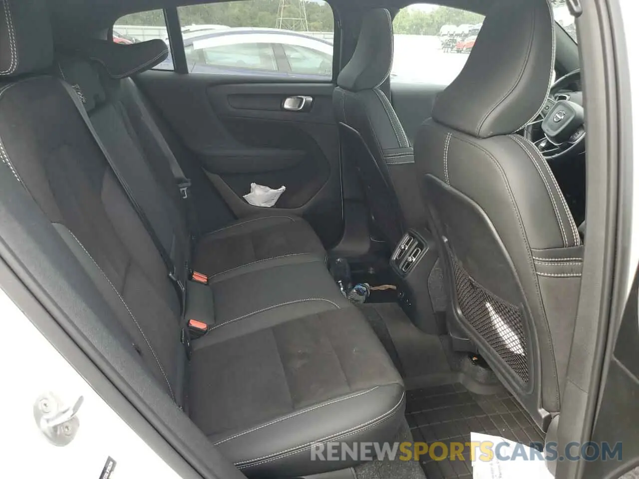 10 fotografías del automóvil dañado YV4ED3GL9P2063914 VOLVO C40 RECHAR 2023