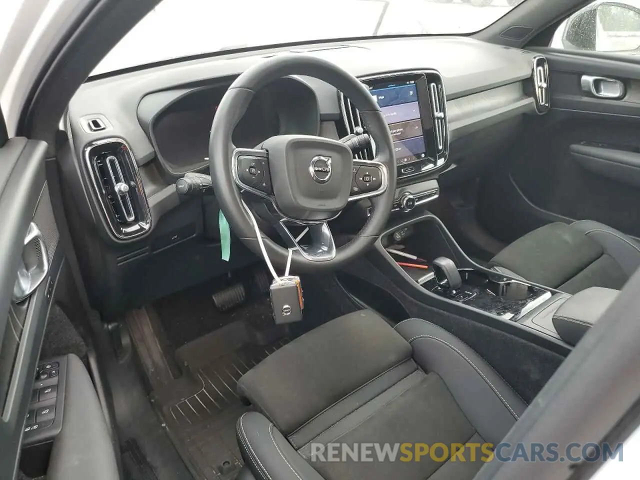 8 fotografías del automóvil dañado YV4ED3GL9P2063914 VOLVO C40 RECHAR 2023