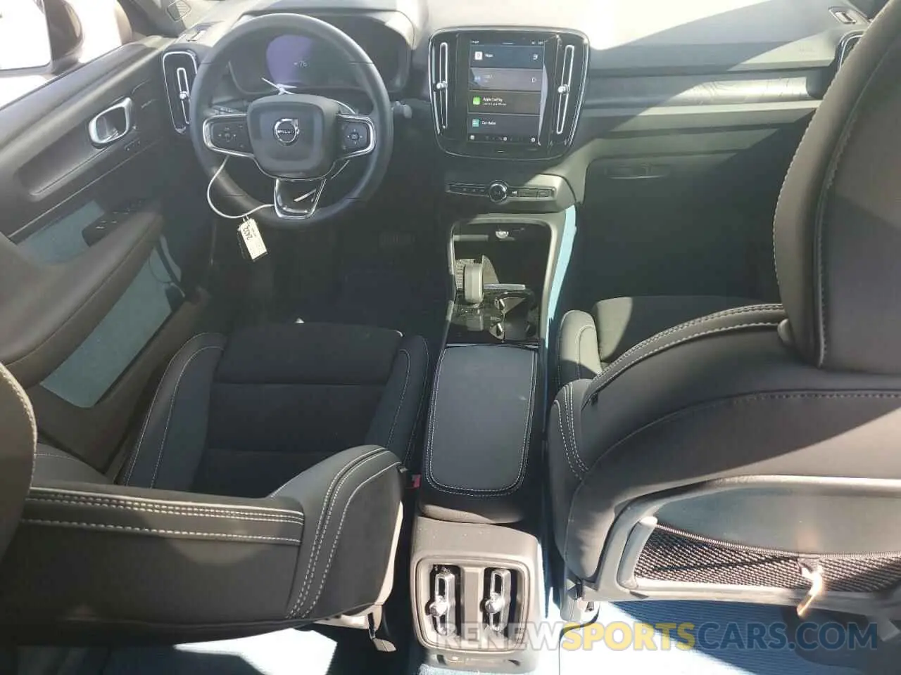 8 fotografías del automóvil dañado YV4ED3GM3P2045210 VOLVO C40 RECHAR 2023