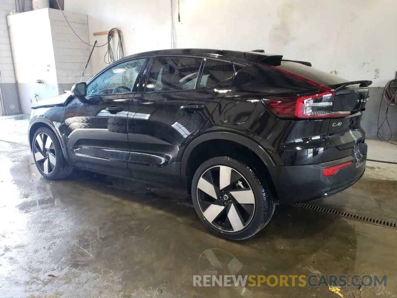 2 fotografías del automóvil dañado YV4ED3GM3P2066784 VOLVO C40 RECHAR 2023