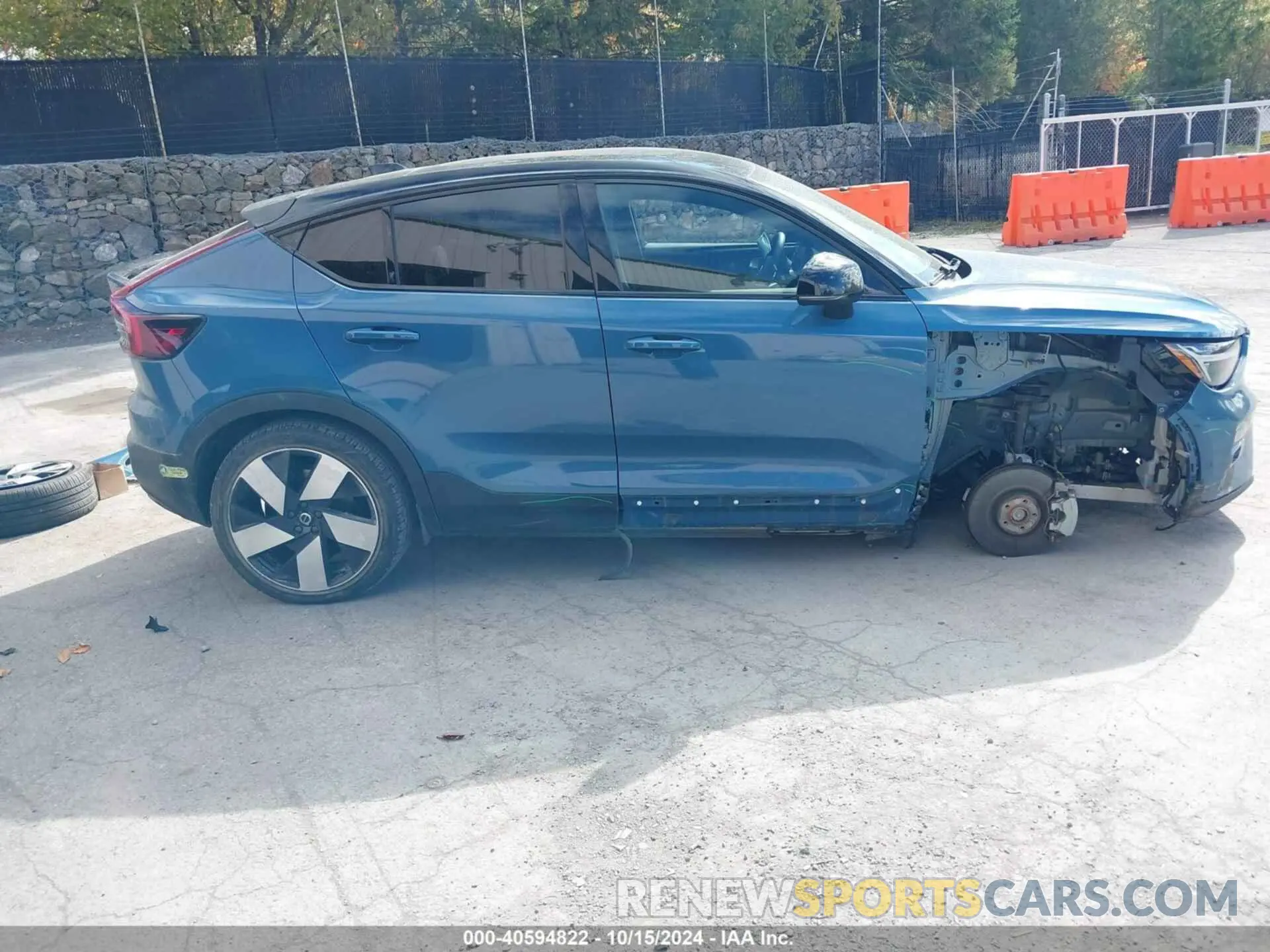14 fotografías del automóvil dañado YV4ED3GB4N2003298 VOLVO C40 RECHARGE PURE ELECTRIC 2022