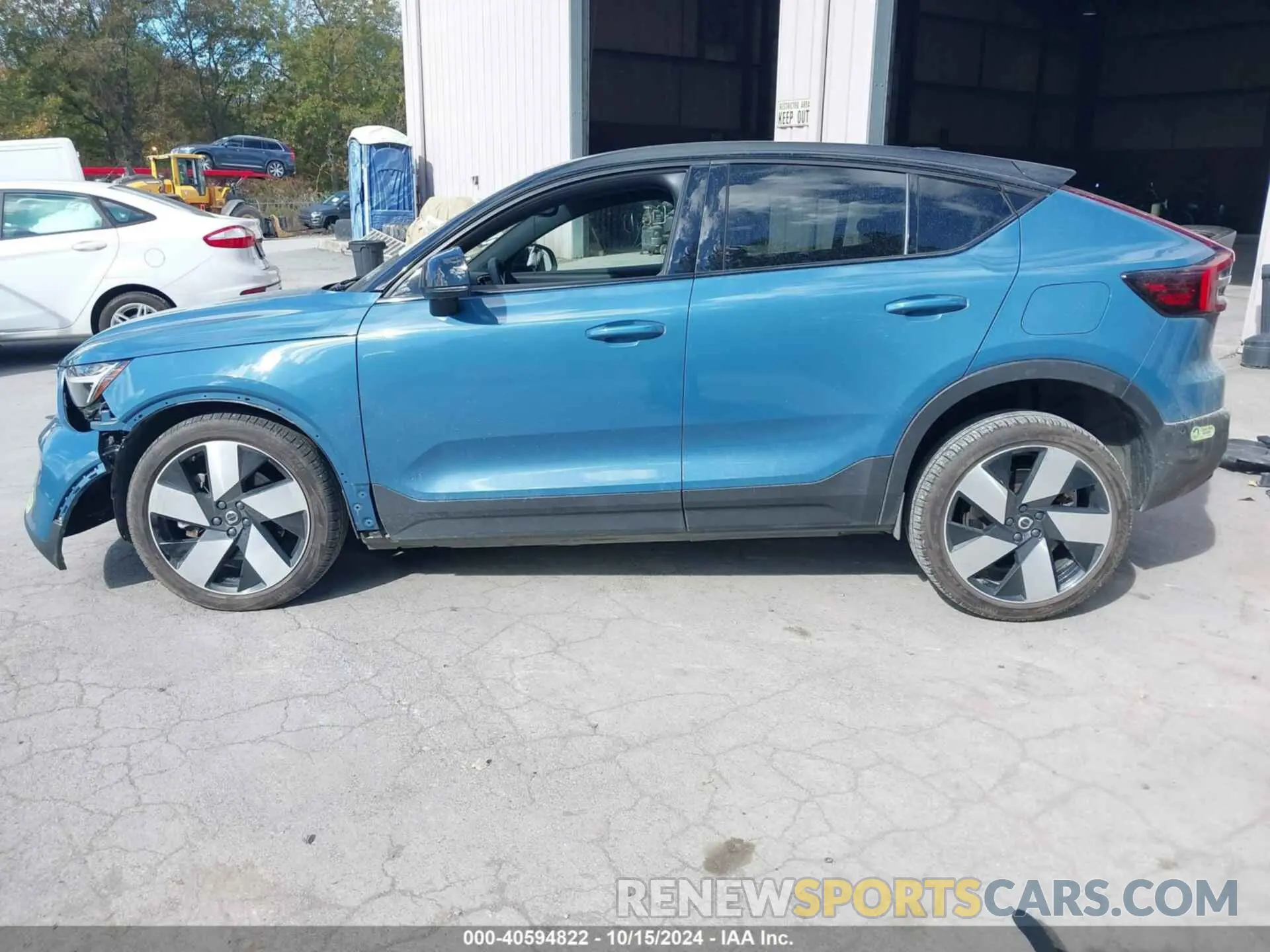 15 fotografías del automóvil dañado YV4ED3GB4N2003298 VOLVO C40 RECHARGE PURE ELECTRIC 2022