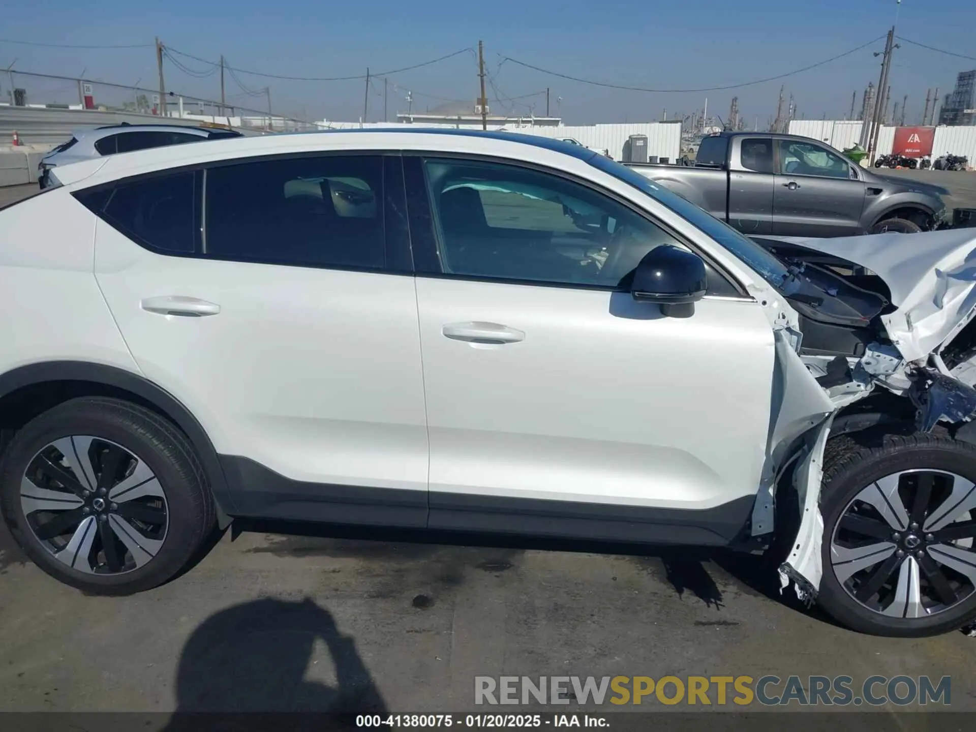 13 fotografías del automóvil dañado YV4ED3GL0P2065714 VOLVO C40 RECHARGE PURE ELECTRIC 2023