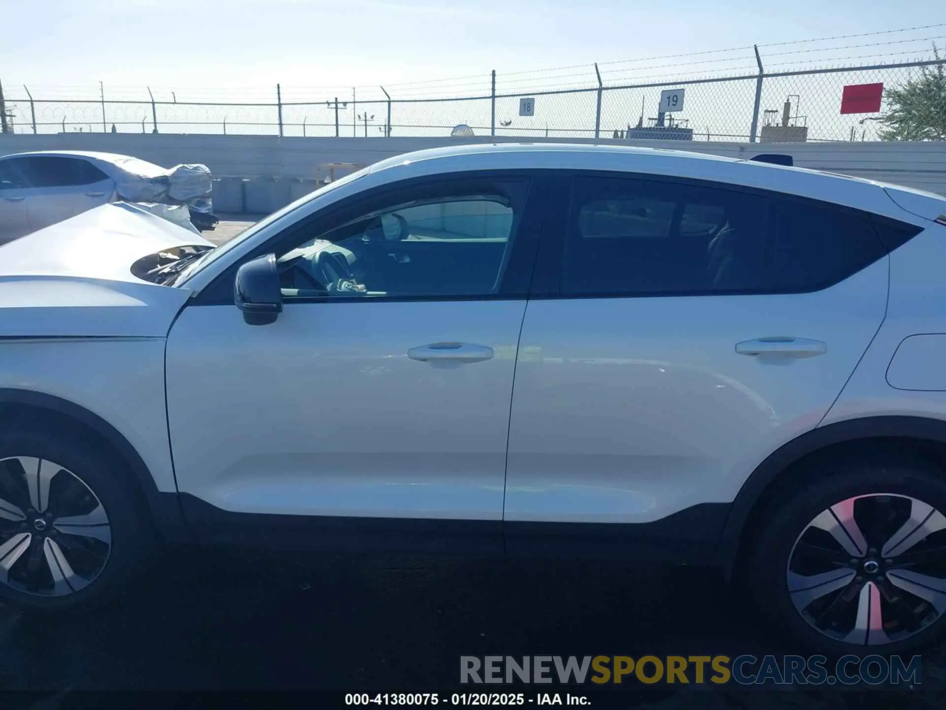 14 fotografías del automóvil dañado YV4ED3GL0P2065714 VOLVO C40 RECHARGE PURE ELECTRIC 2023