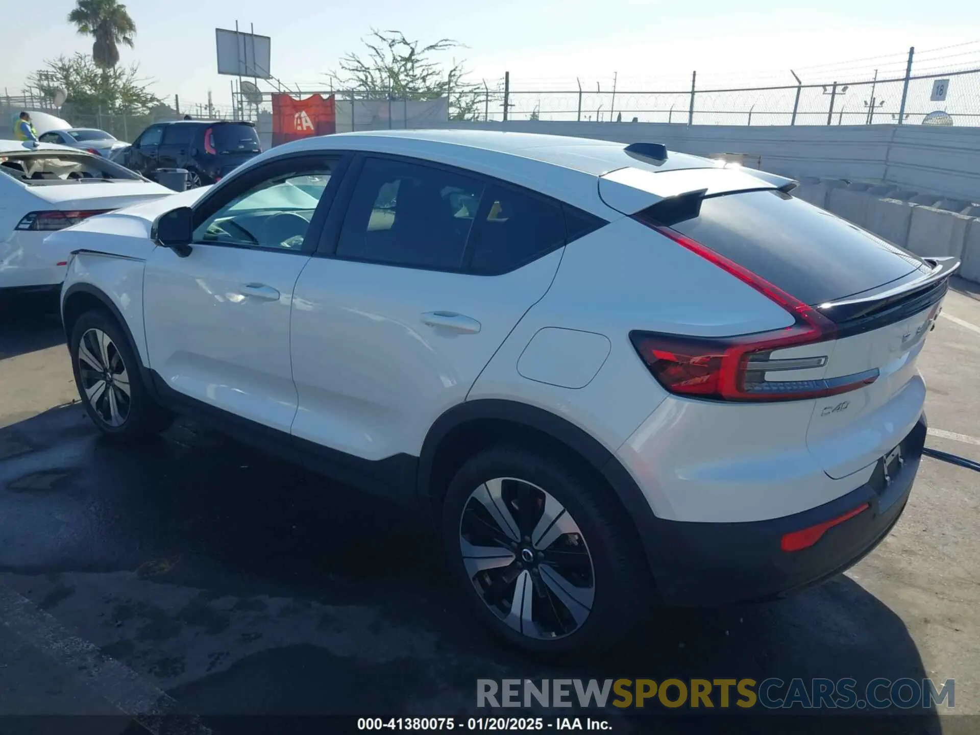 3 fotografías del automóvil dañado YV4ED3GL0P2065714 VOLVO C40 RECHARGE PURE ELECTRIC 2023