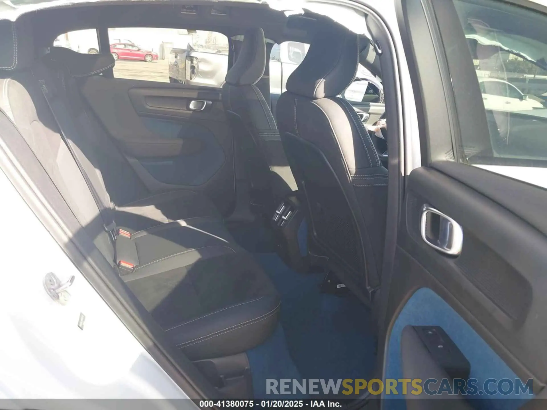 8 fotografías del automóvil dañado YV4ED3GL0P2065714 VOLVO C40 RECHARGE PURE ELECTRIC 2023