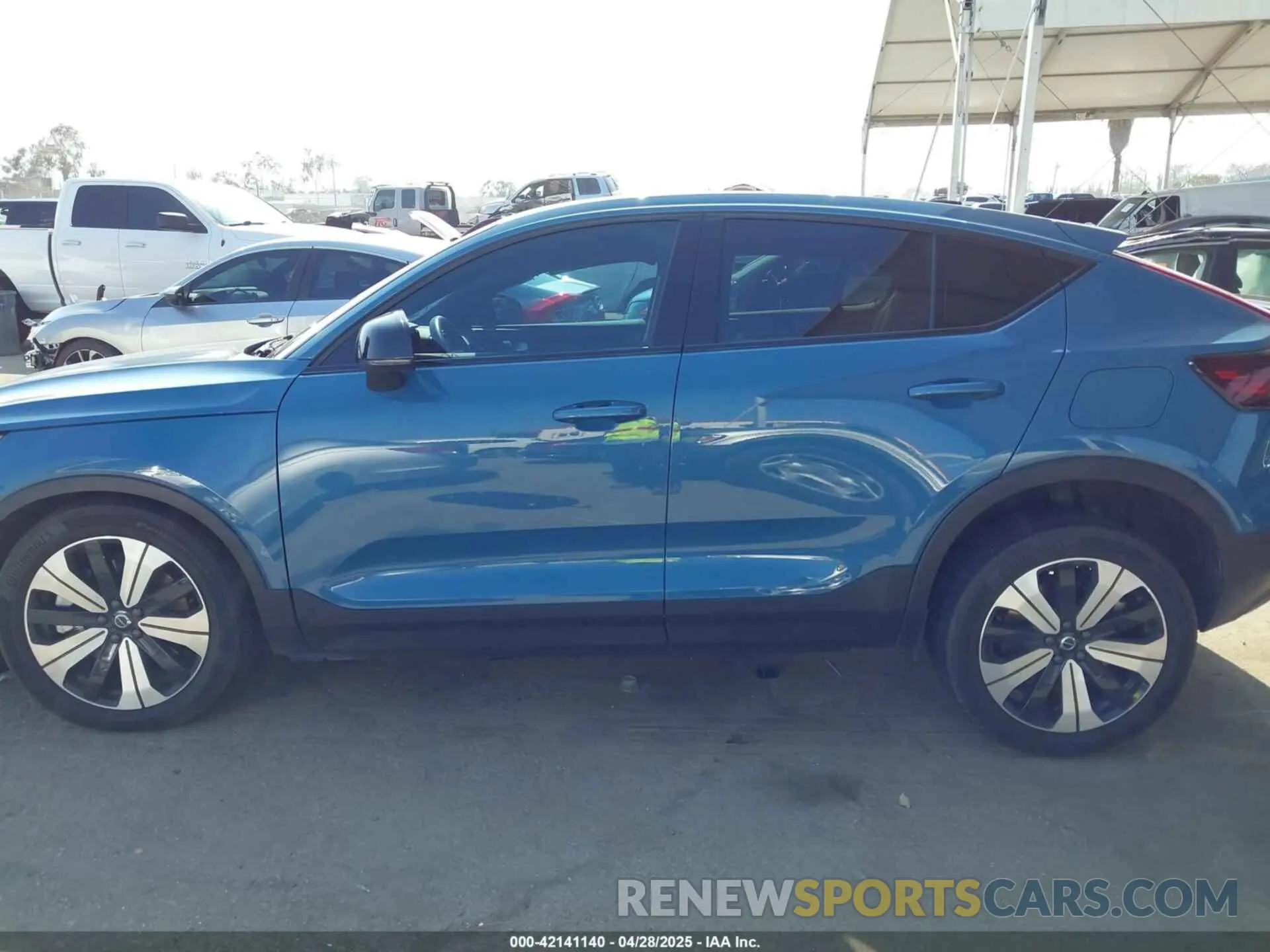 14 fotografías del automóvil dañado YV4ED3GL5P2037049 VOLVO C40 RECHARGE PURE ELECTRIC 2023