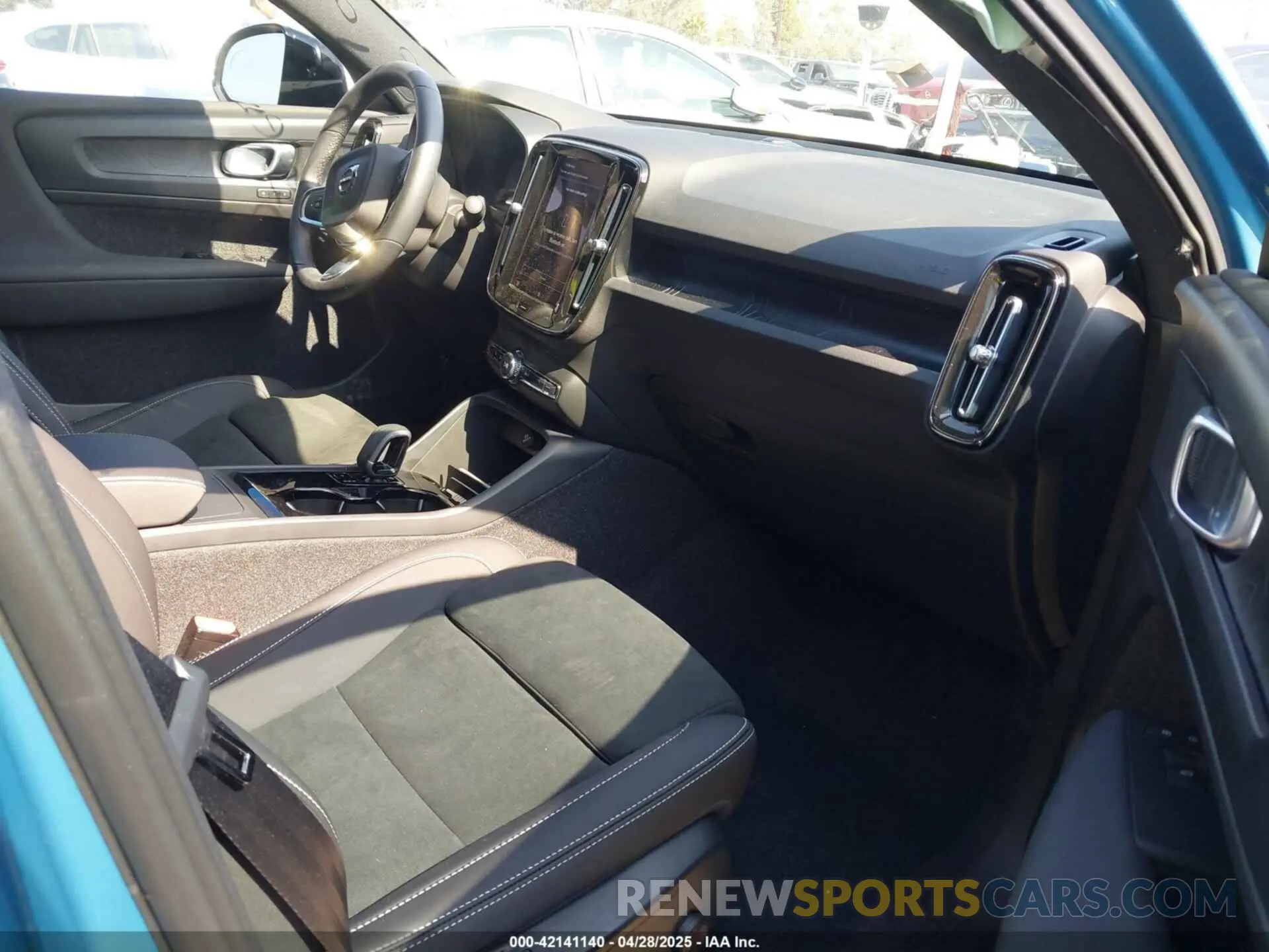 5 fotografías del automóvil dañado YV4ED3GL5P2037049 VOLVO C40 RECHARGE PURE ELECTRIC 2023