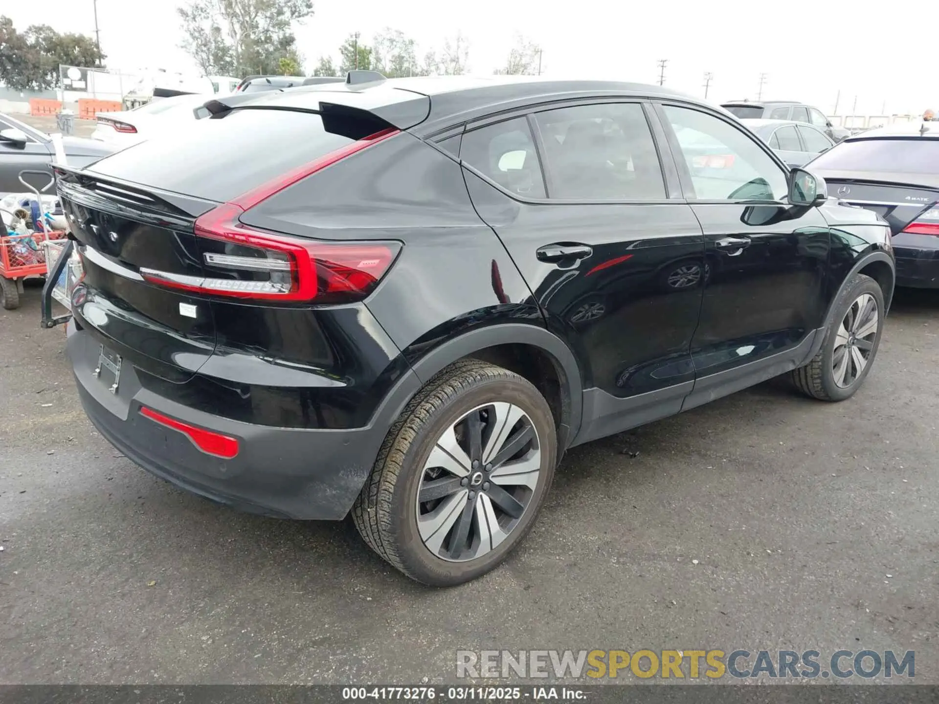 4 fotografías del automóvil dañado YV4ED3GL8P2054475 VOLVO C40 RECHARGE PURE ELECTRIC 2023