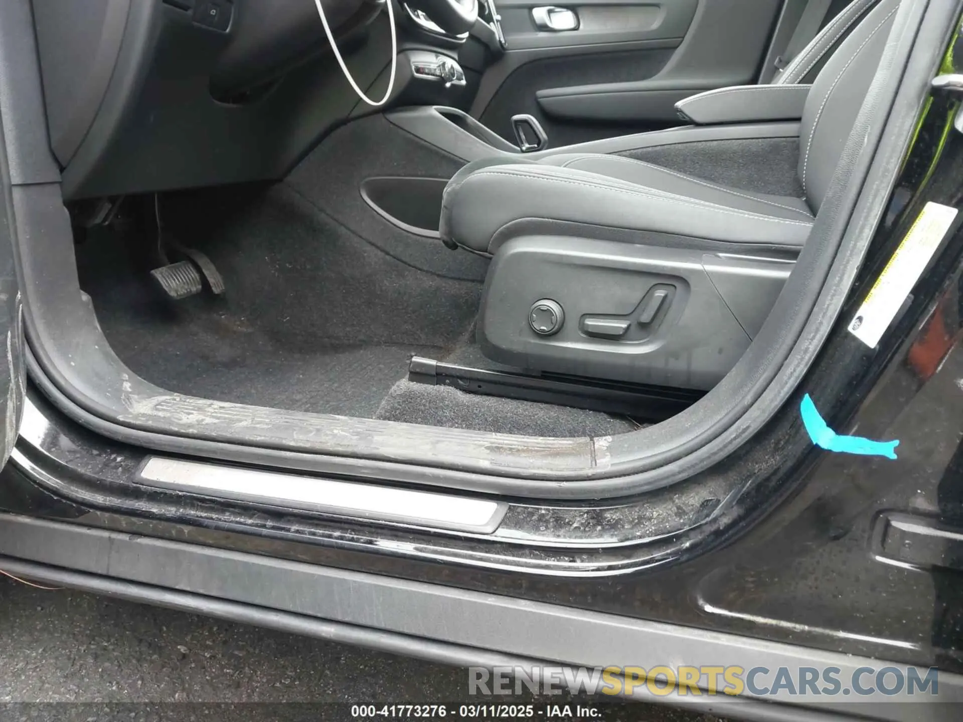 6 fotografías del automóvil dañado YV4ED3GL8P2054475 VOLVO C40 RECHARGE PURE ELECTRIC 2023