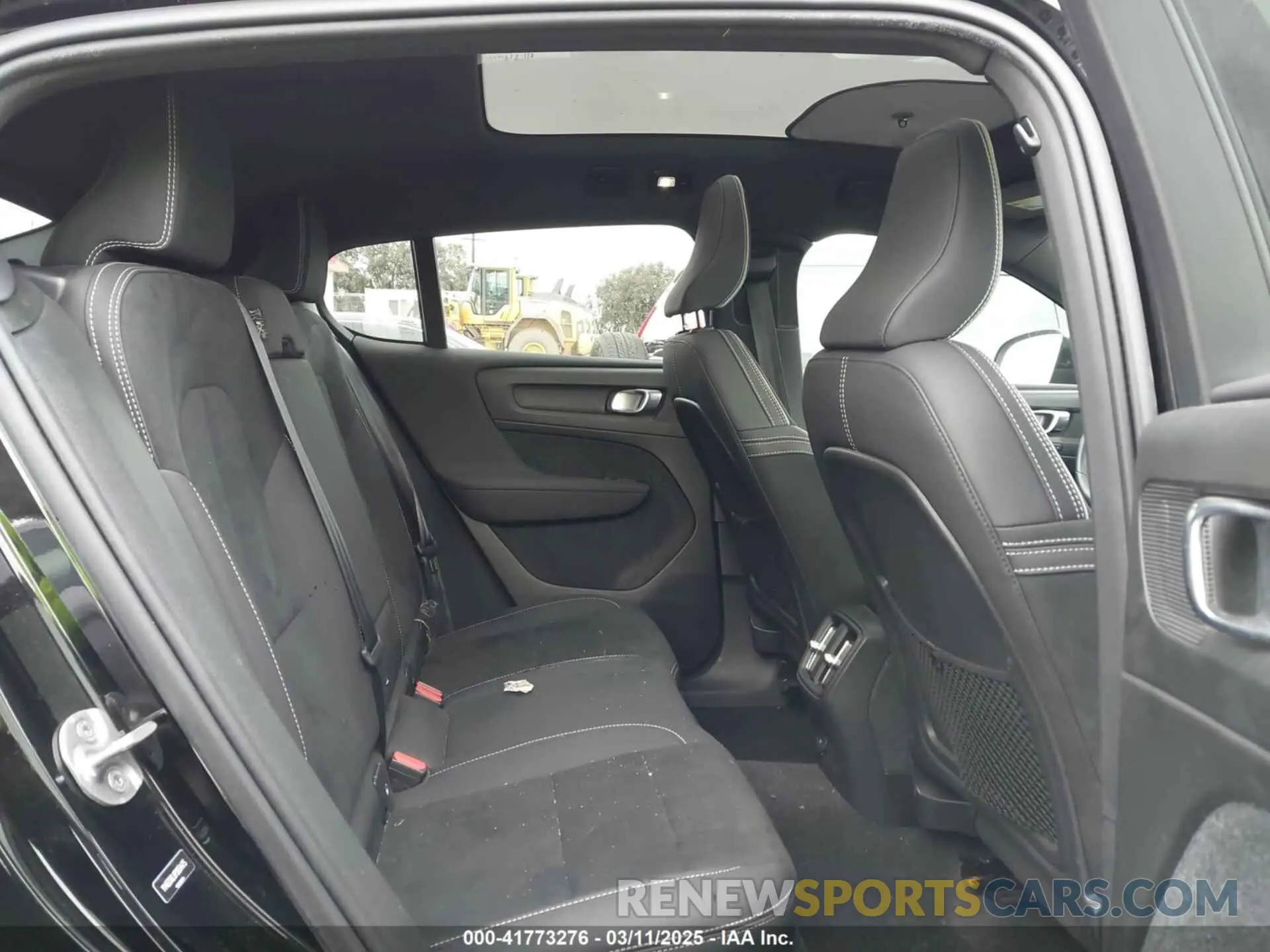 8 fotografías del automóvil dañado YV4ED3GL8P2054475 VOLVO C40 RECHARGE PURE ELECTRIC 2023
