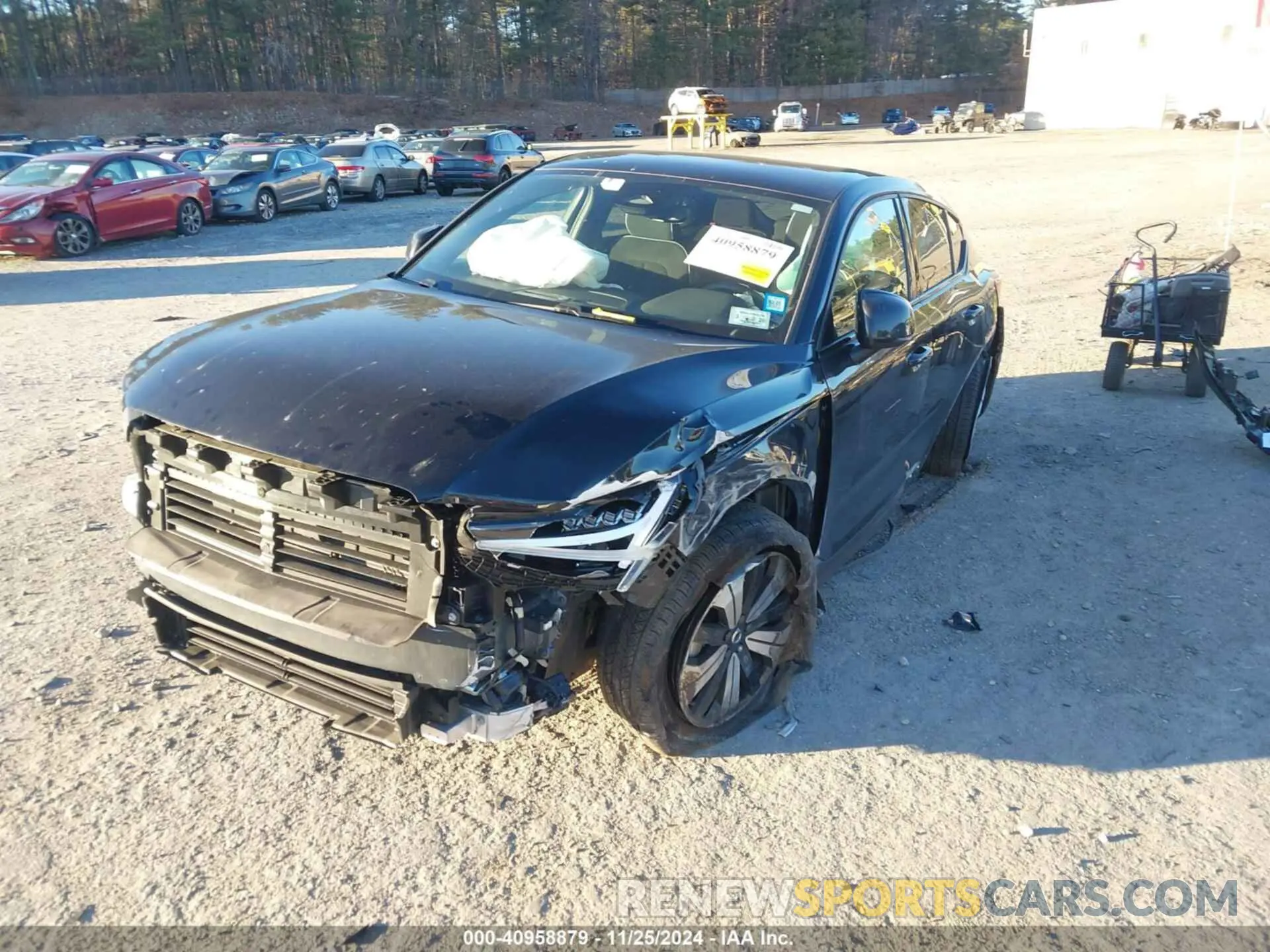 2 fotografías del automóvil dañado YV4ED3GL8P2064844 VOLVO C40 RECHARGE PURE ELECTRIC 2023