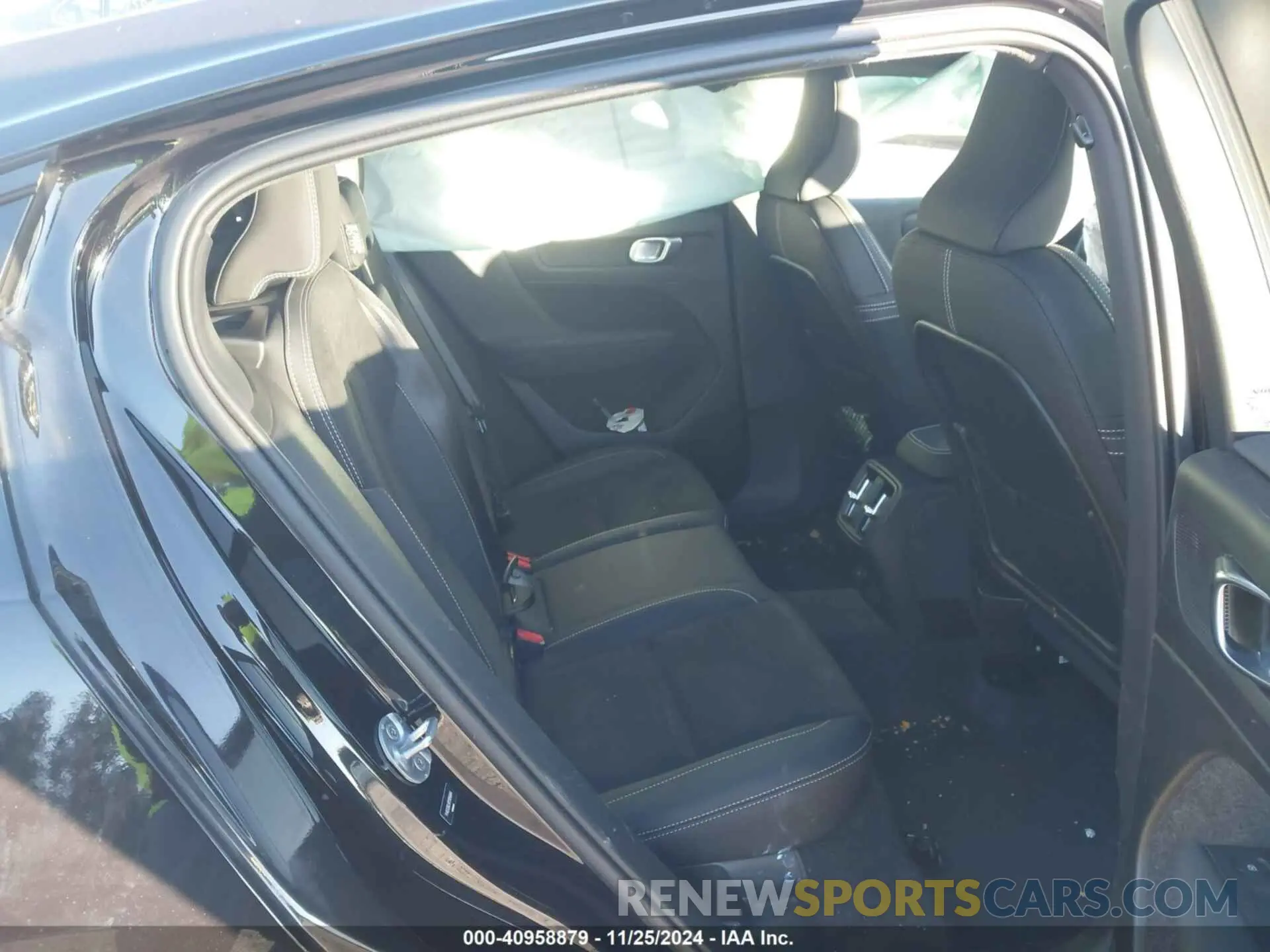8 fotografías del automóvil dañado YV4ED3GL8P2064844 VOLVO C40 RECHARGE PURE ELECTRIC 2023