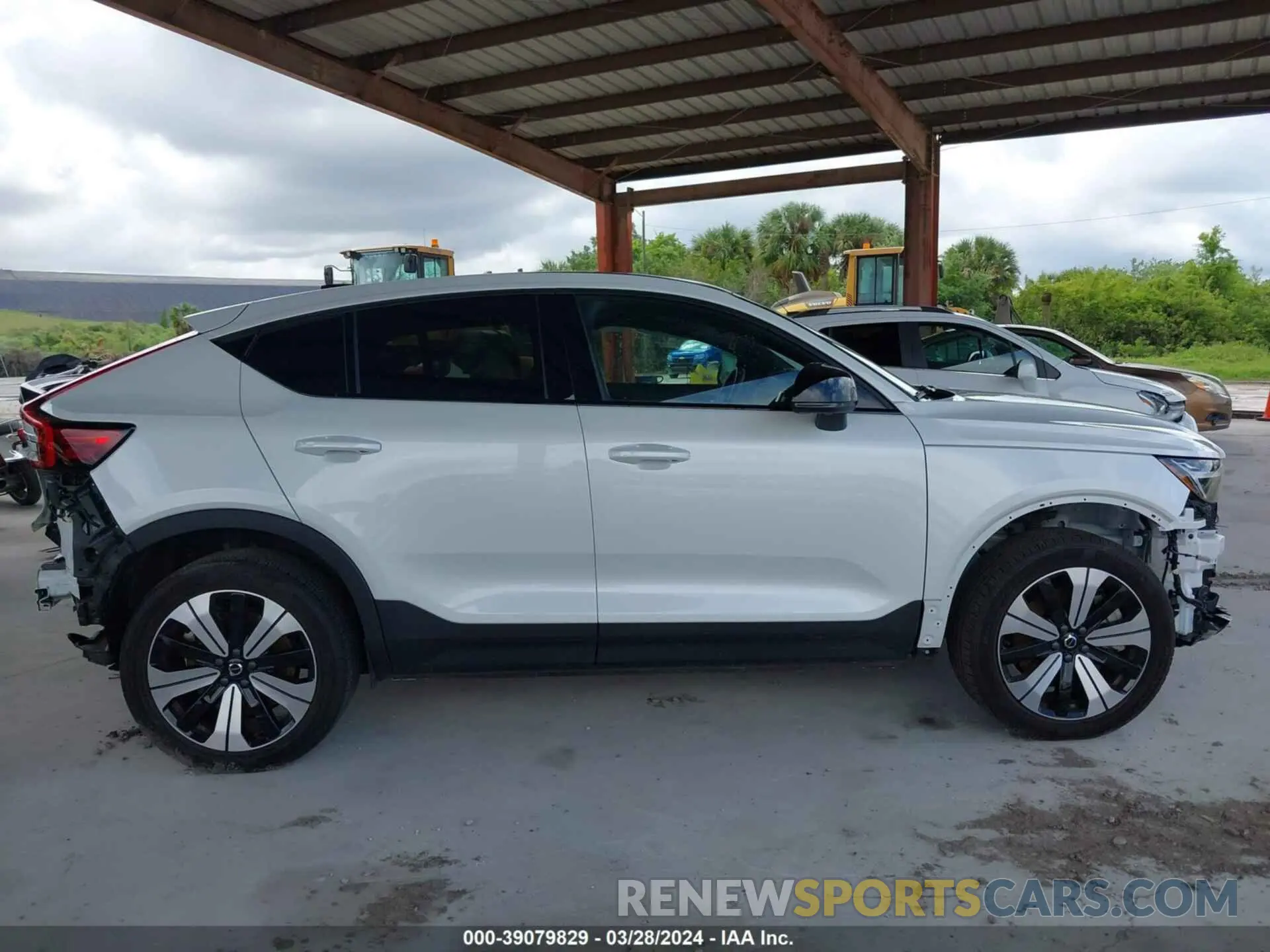 13 fotografías del automóvil dañado YV4ED3GL9P2038043 VOLVO C40 RECHARGE PURE ELECTRIC 2023