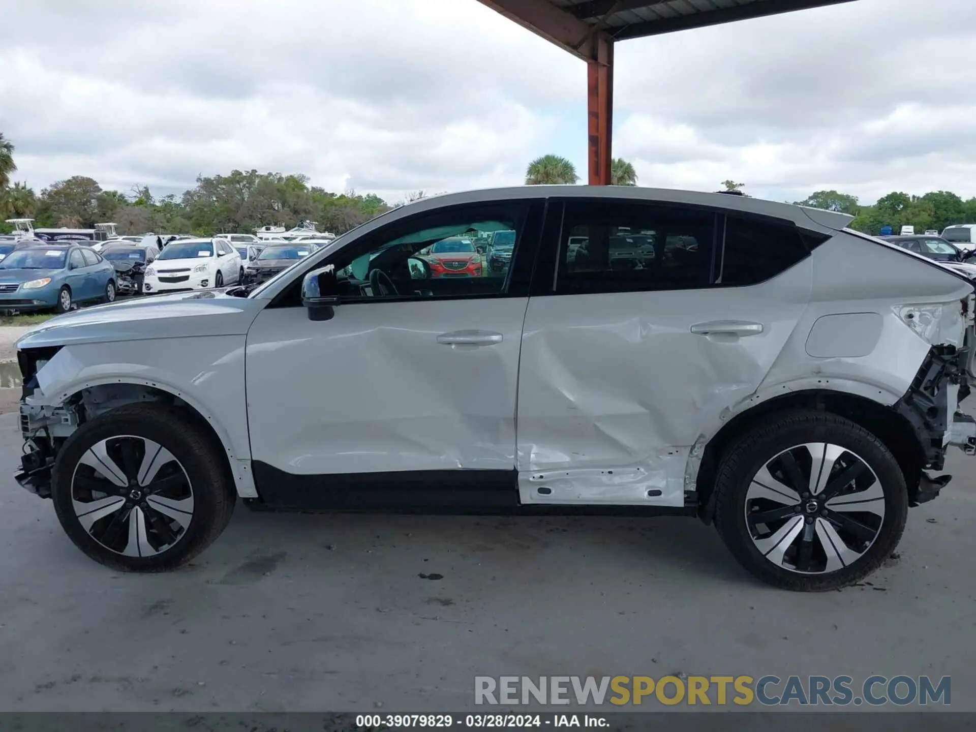 14 fotografías del automóvil dañado YV4ED3GL9P2038043 VOLVO C40 RECHARGE PURE ELECTRIC 2023