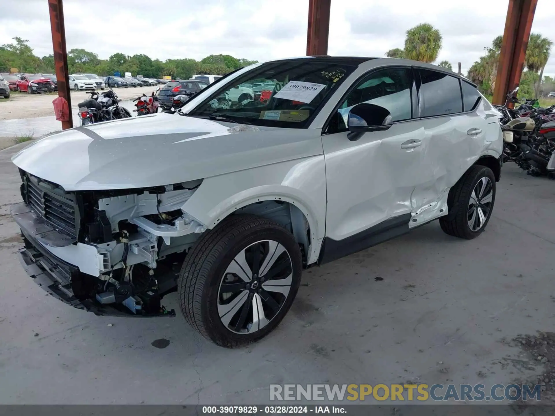 2 fotografías del automóvil dañado YV4ED3GL9P2038043 VOLVO C40 RECHARGE PURE ELECTRIC 2023