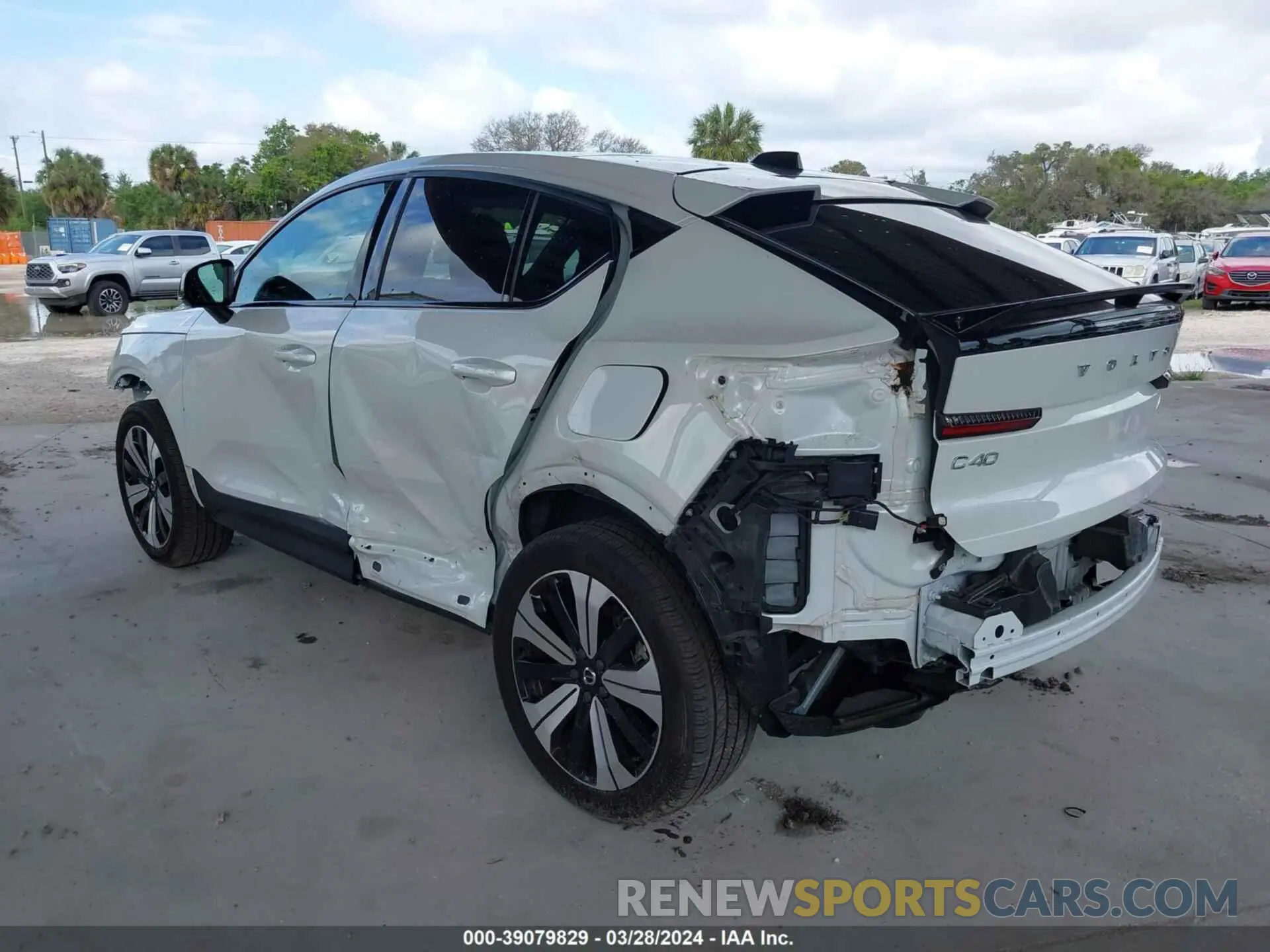 3 fotografías del automóvil dañado YV4ED3GL9P2038043 VOLVO C40 RECHARGE PURE ELECTRIC 2023