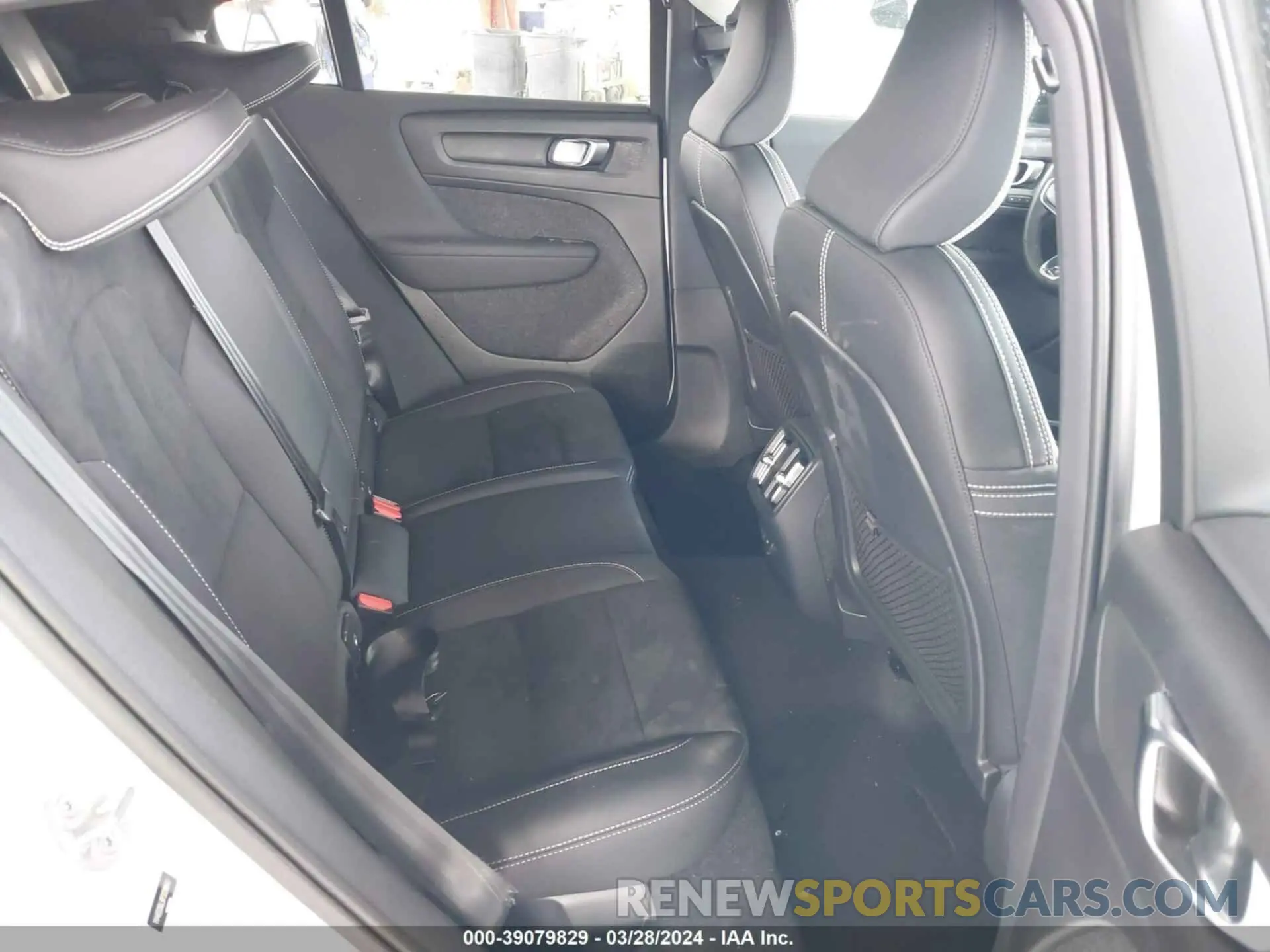 8 fotografías del automóvil dañado YV4ED3GL9P2038043 VOLVO C40 RECHARGE PURE ELECTRIC 2023