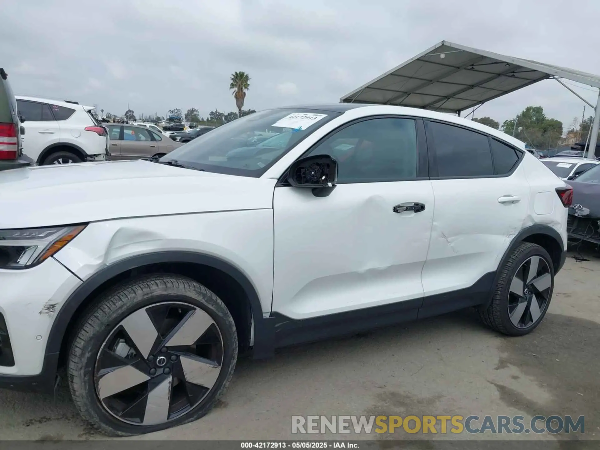 14 fotografías del automóvil dañado YV4ED3GLXP2064957 VOLVO C40 RECHARGE PURE ELECTRIC 2023