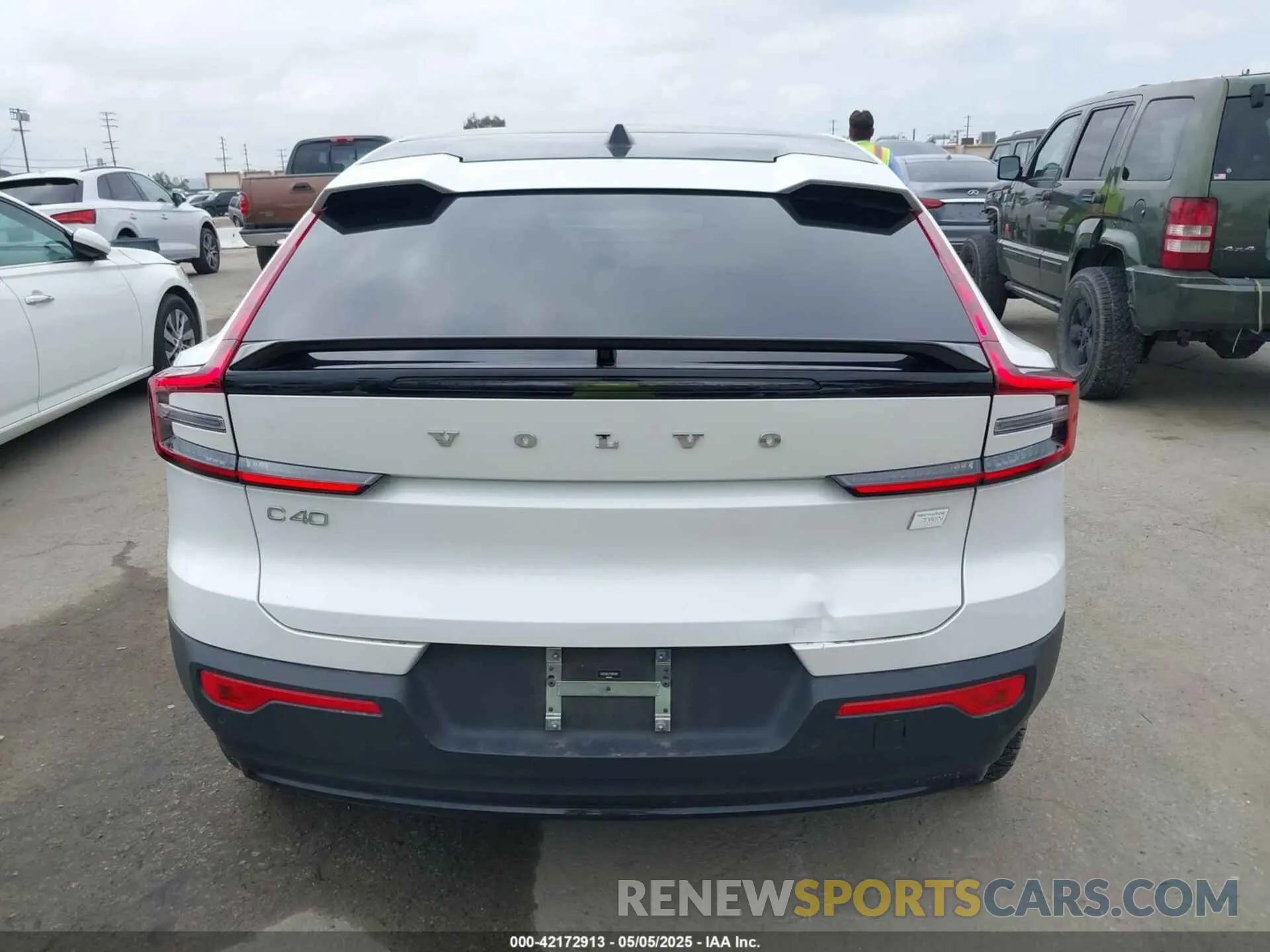 16 fotografías del automóvil dañado YV4ED3GLXP2064957 VOLVO C40 RECHARGE PURE ELECTRIC 2023