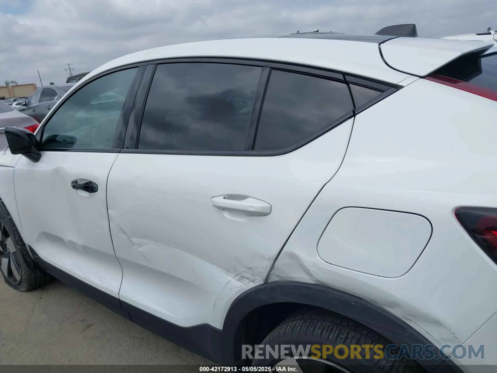 6 fotografías del automóvil dañado YV4ED3GLXP2064957 VOLVO C40 RECHARGE PURE ELECTRIC 2023