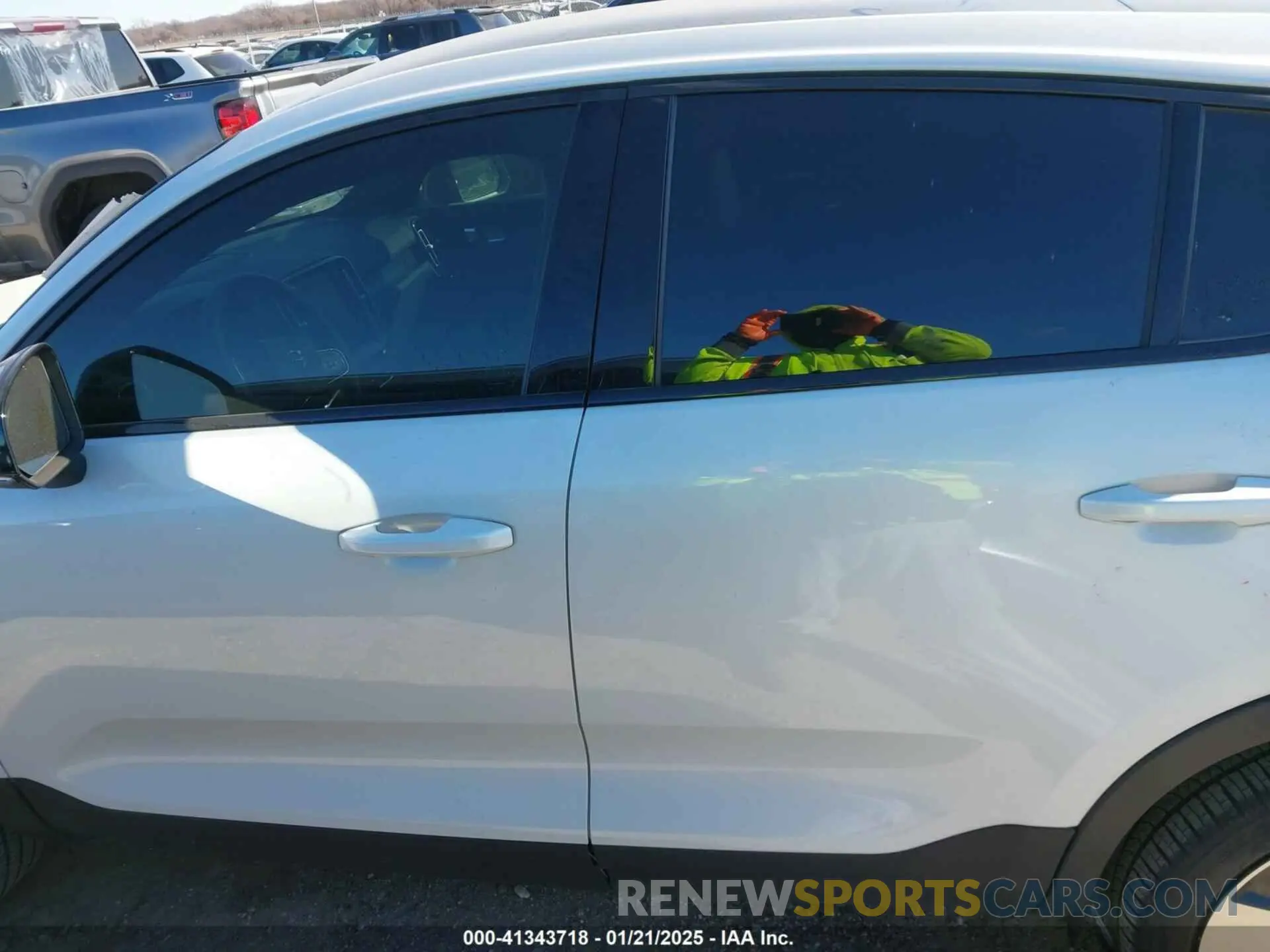 14 fotografías del automóvil dañado YV4ED3GM0P2047030 VOLVO C40 RECHARGE PURE ELECTRIC 2023
