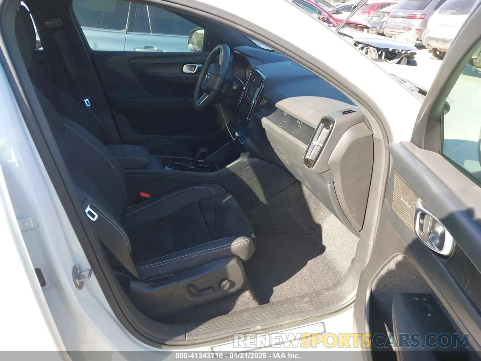 5 fotografías del automóvil dañado YV4ED3GM0P2047030 VOLVO C40 RECHARGE PURE ELECTRIC 2023