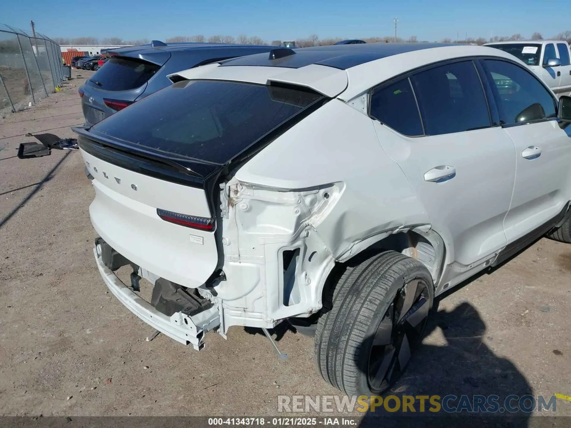 6 fotografías del automóvil dañado YV4ED3GM0P2047030 VOLVO C40 RECHARGE PURE ELECTRIC 2023