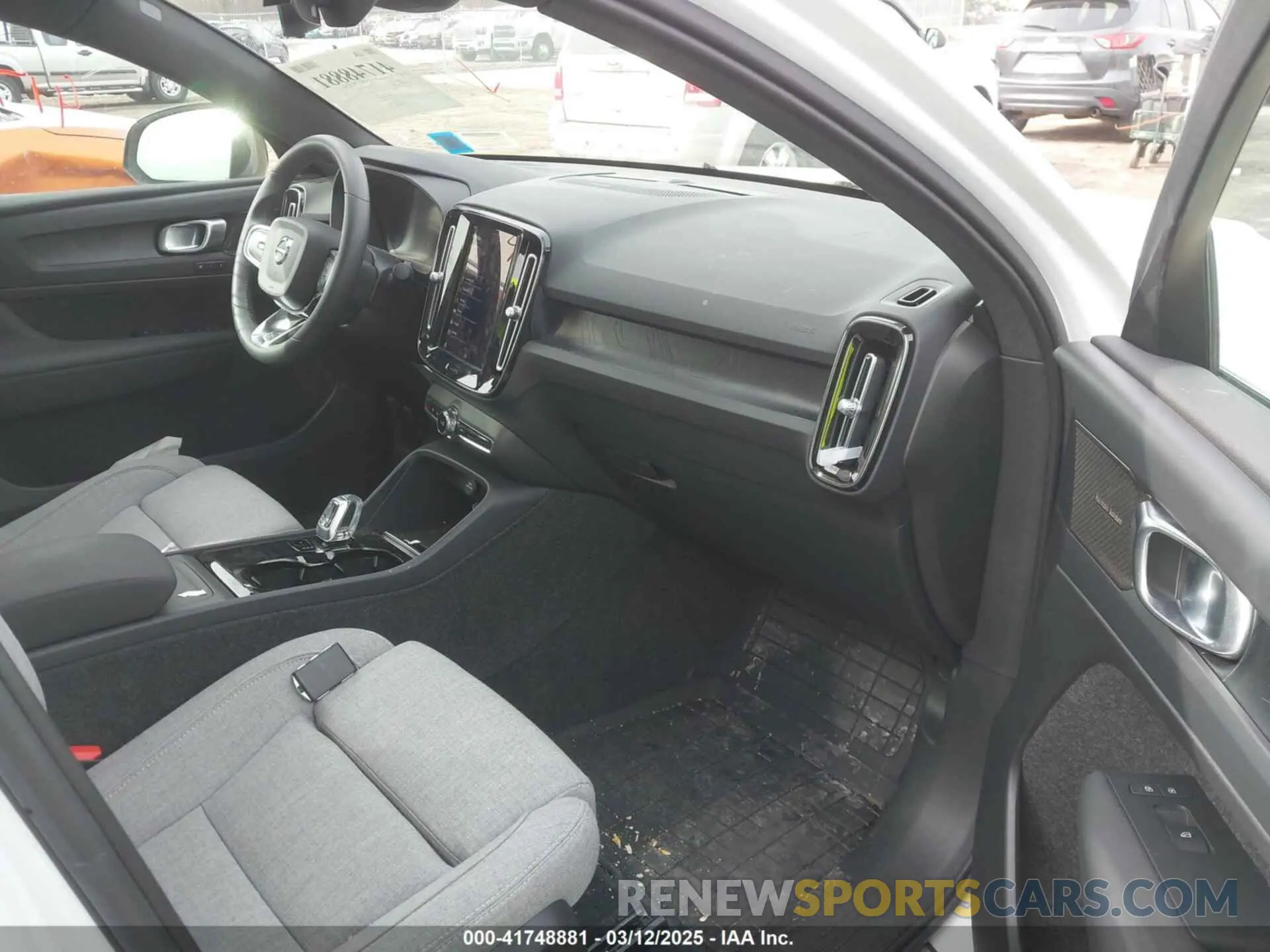 5 fotografías del automóvil dañado YV4ED3GM1P2056366 VOLVO C40 RECHARGE PURE ELECTRIC 2023