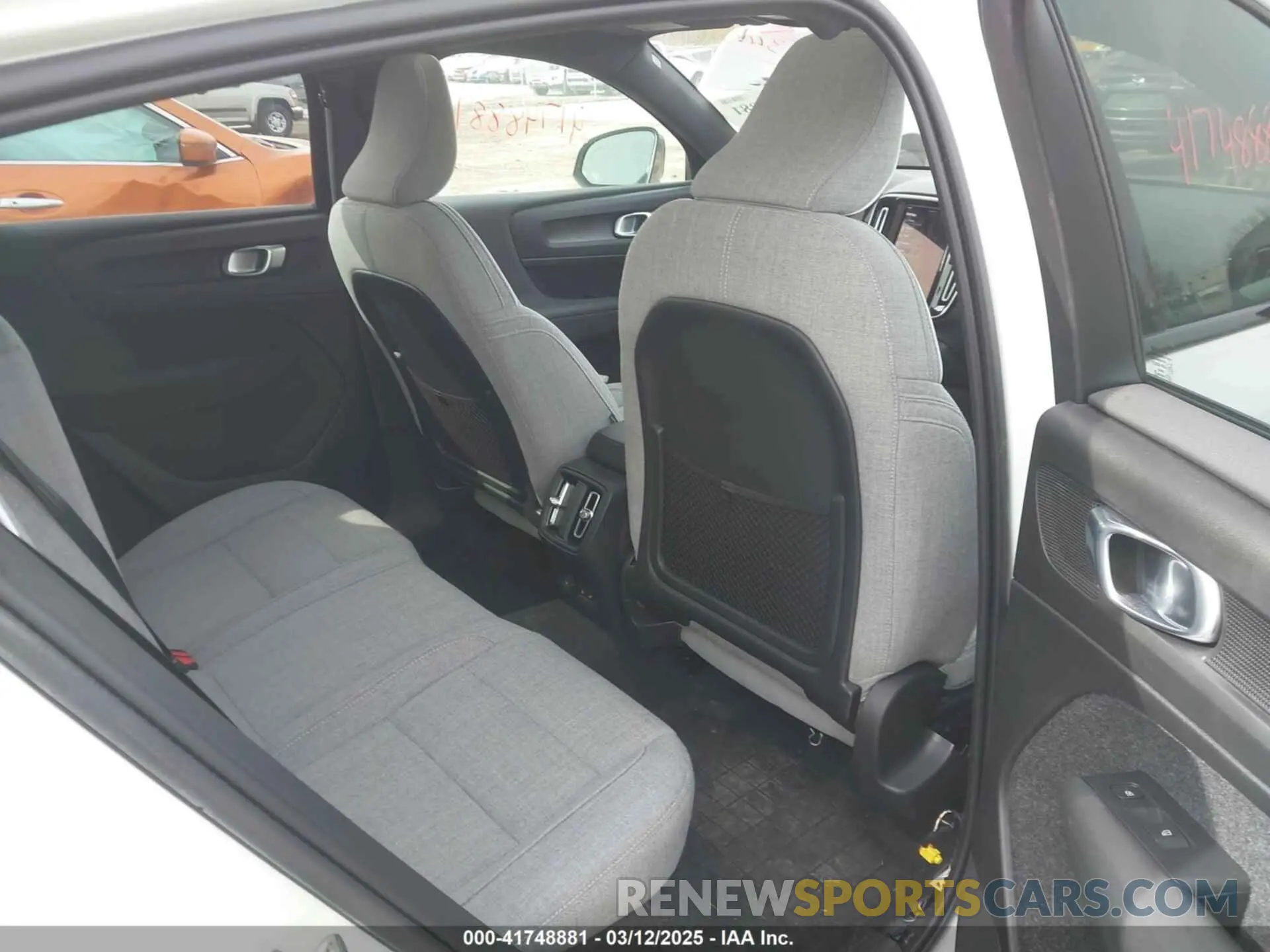 8 fotografías del automóvil dañado YV4ED3GM1P2056366 VOLVO C40 RECHARGE PURE ELECTRIC 2023