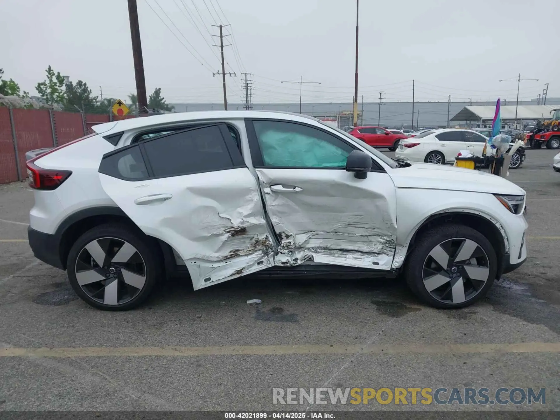 13 fotografías del automóvil dañado YV4ED3GM5P2036704 VOLVO C40 RECHARGE PURE ELECTRIC 2023