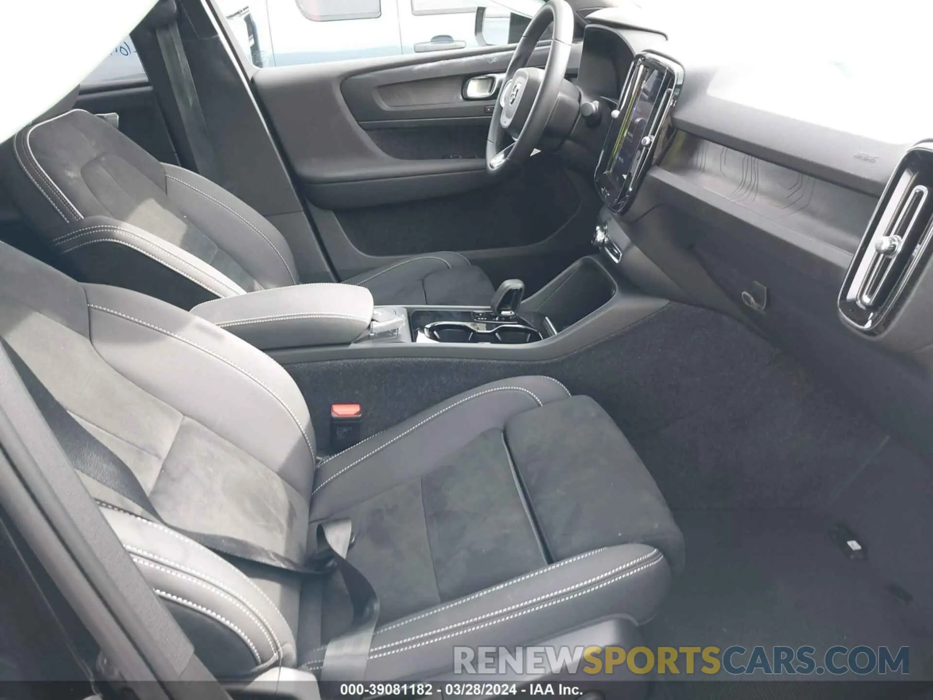 5 fotografías del automóvil dañado YV4ED3GM7P2067212 VOLVO C40 RECHARGE PURE ELECTRIC 2023